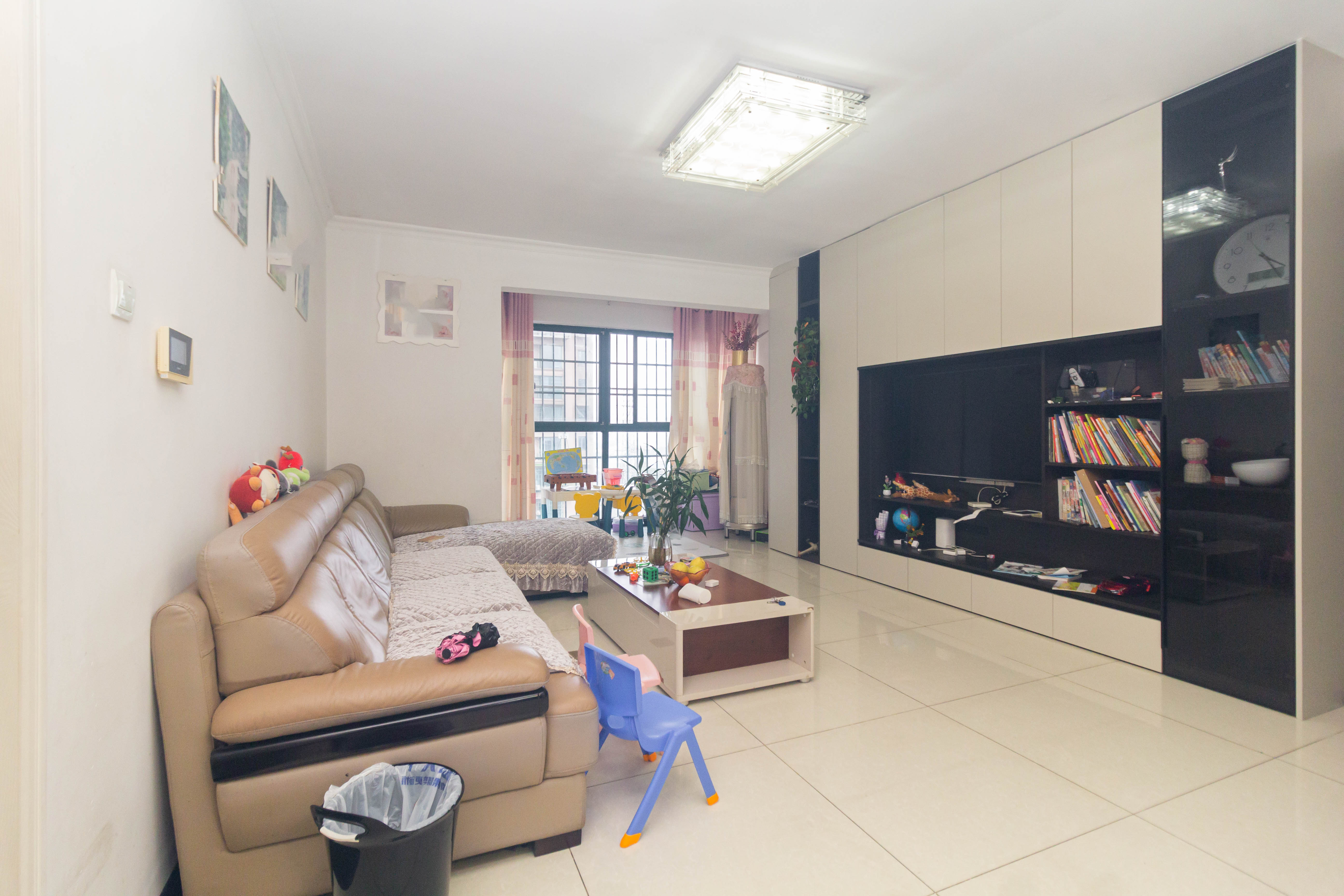 才子佳郡  4室2厅2卫   118.20万客厅