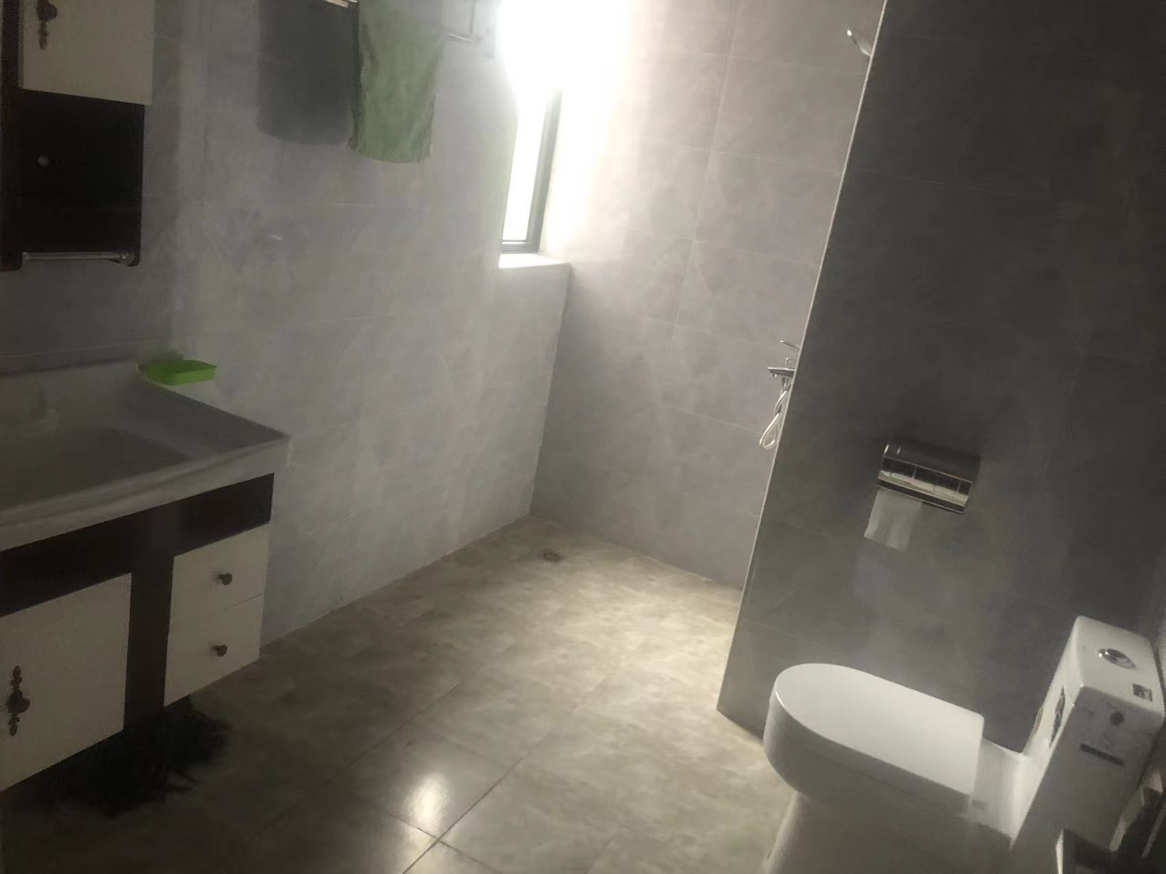 翡翠云天 3室2厅2卫 2500.0元/月 翡翠云天 3室2厅2卫 2500.0元/月室内图