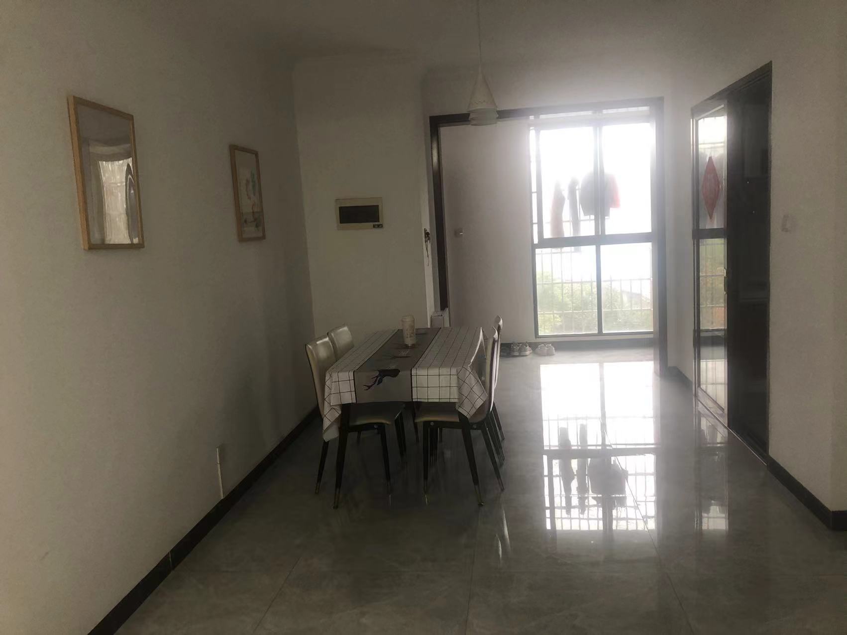 翡翠云天 3室2厅2卫 2500.0元/月 翡翠云天 3室2厅2卫 2500.0元/月室内图