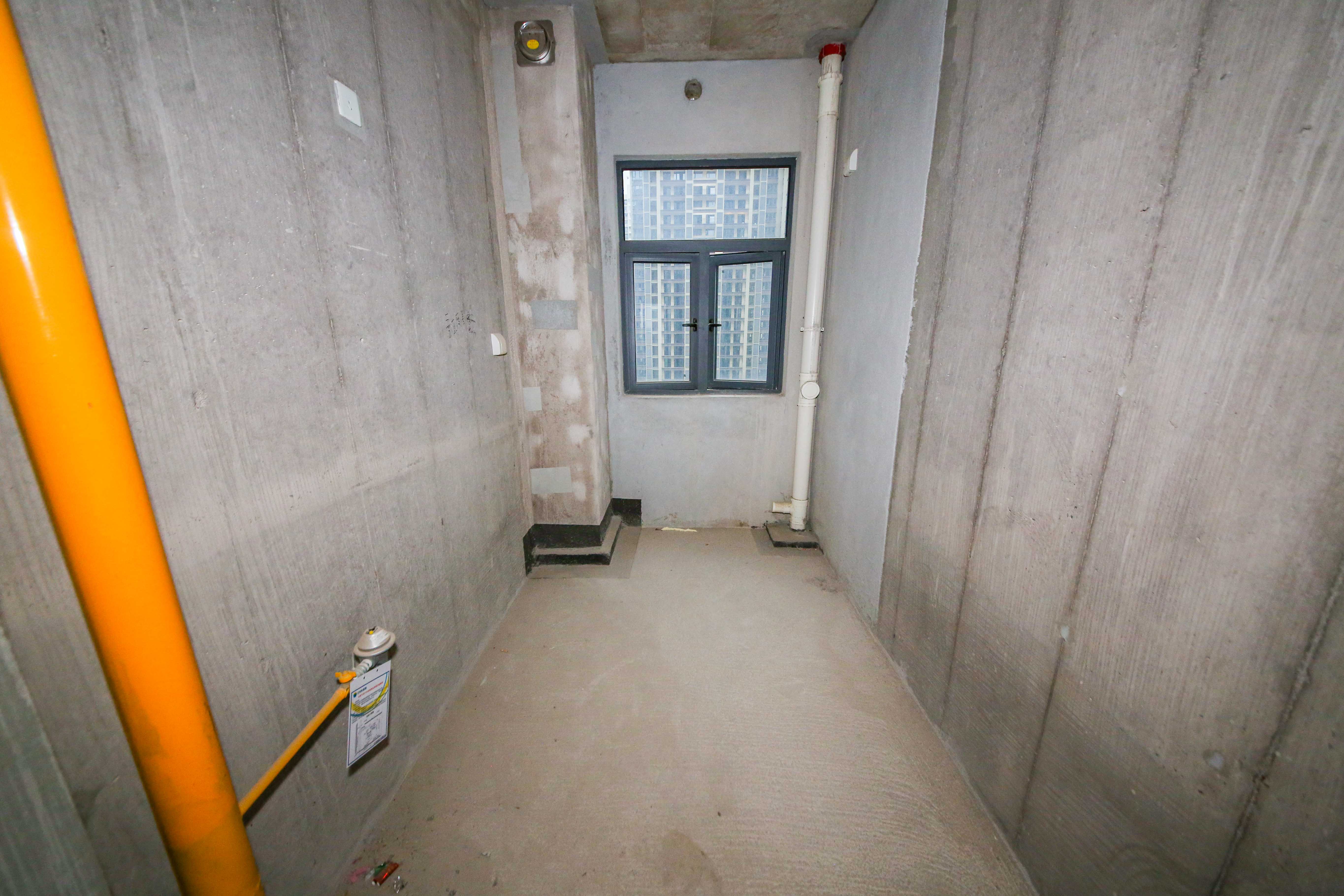 中建钰和城  4室2厅2卫   387.00万厨房