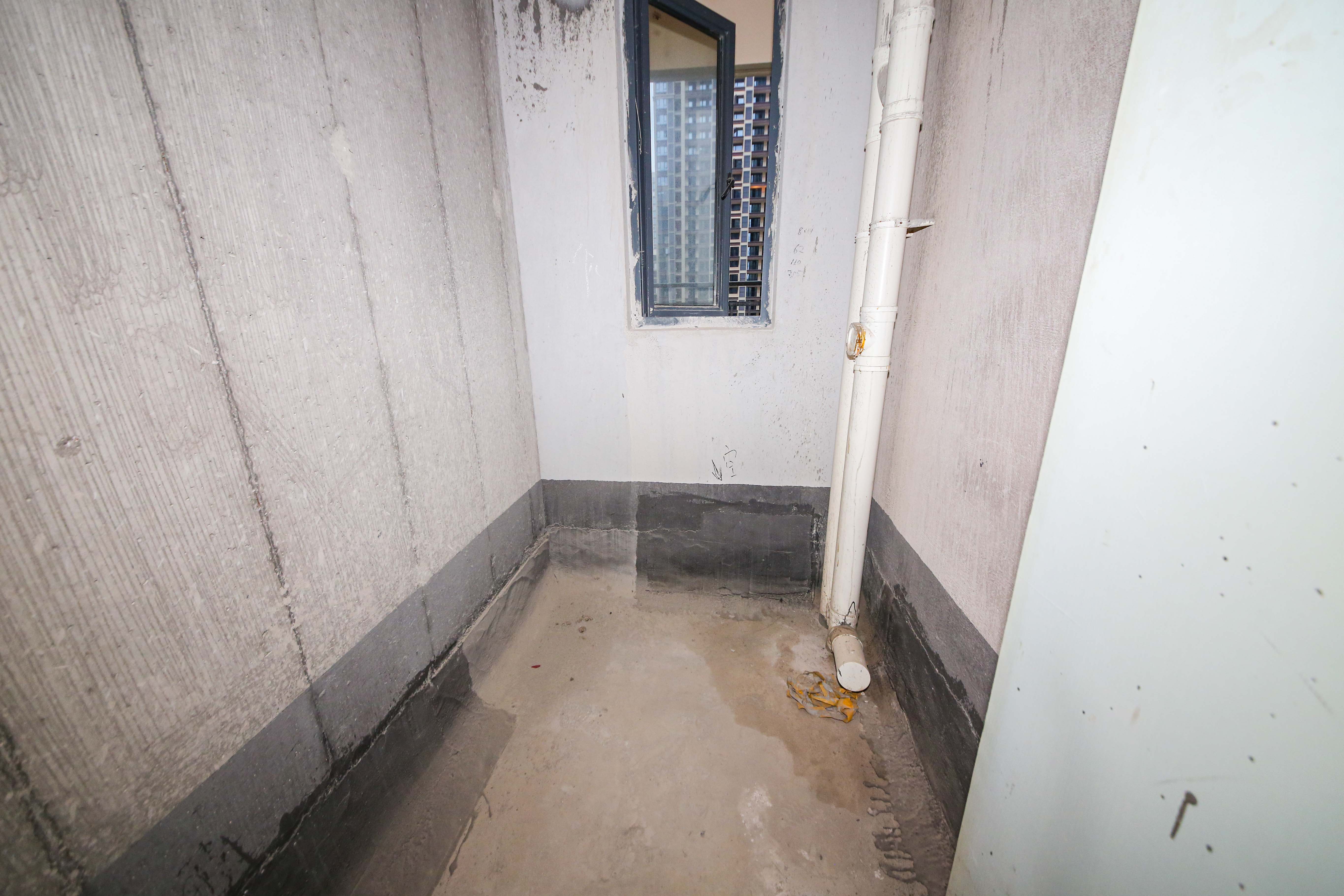中建钰和城  4室2厅2卫   387.00万卫生间