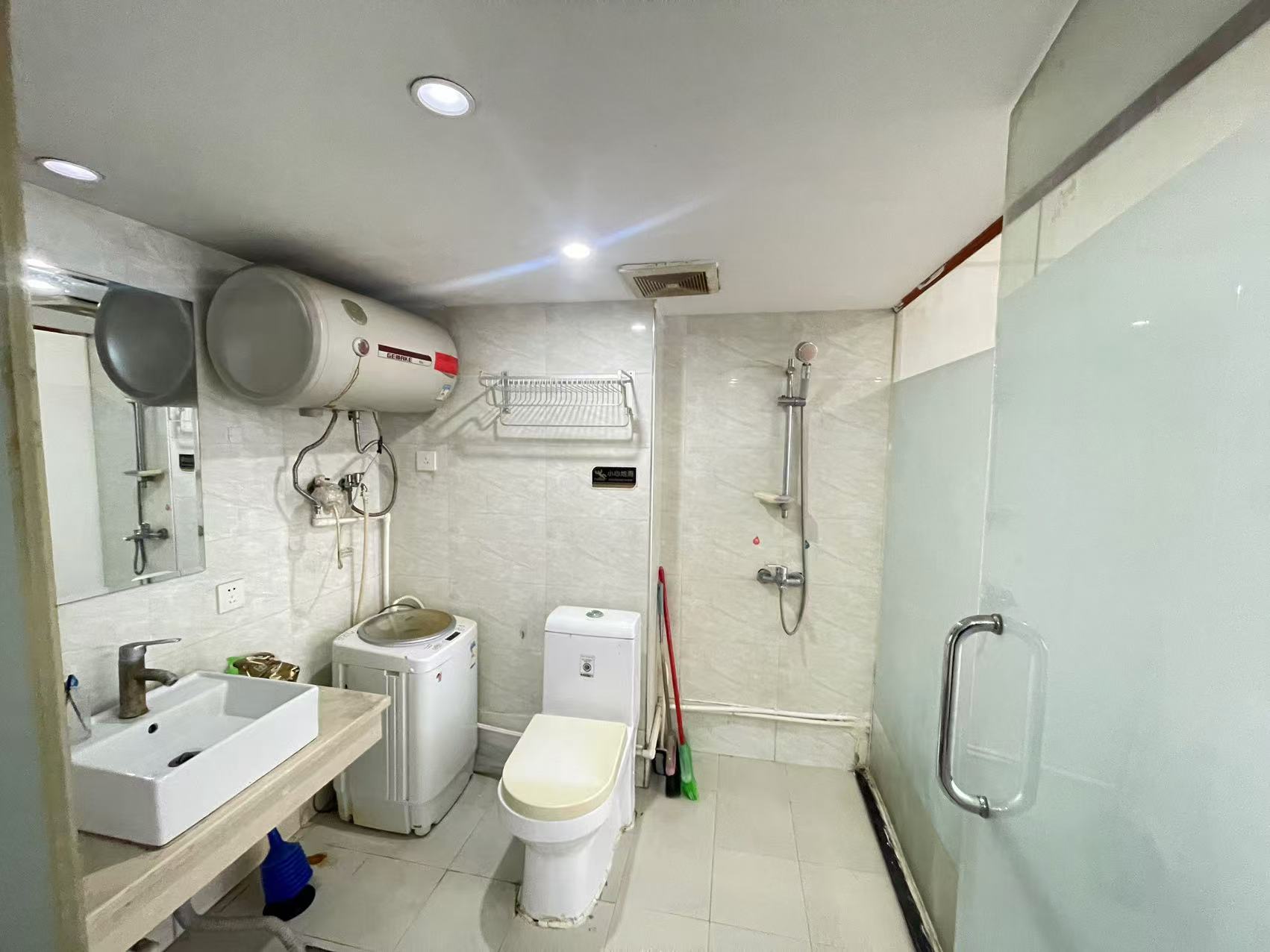 亚商国际 1室1厅1卫 1400.0元/月 亚商国际 1室1厅1卫 1400.0元/月室内图