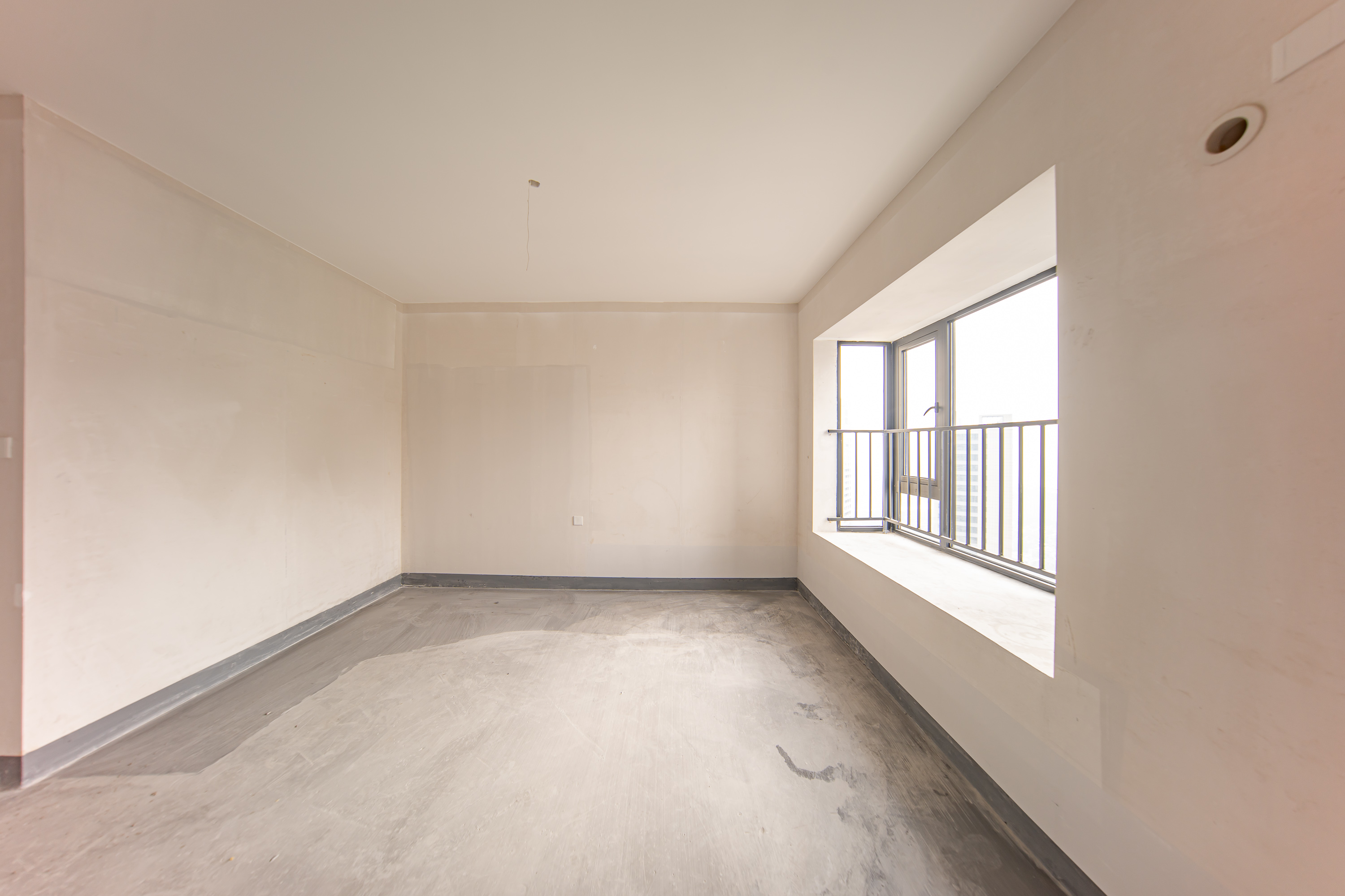 建投象山国际  5室2厅3卫   243.00万卧室