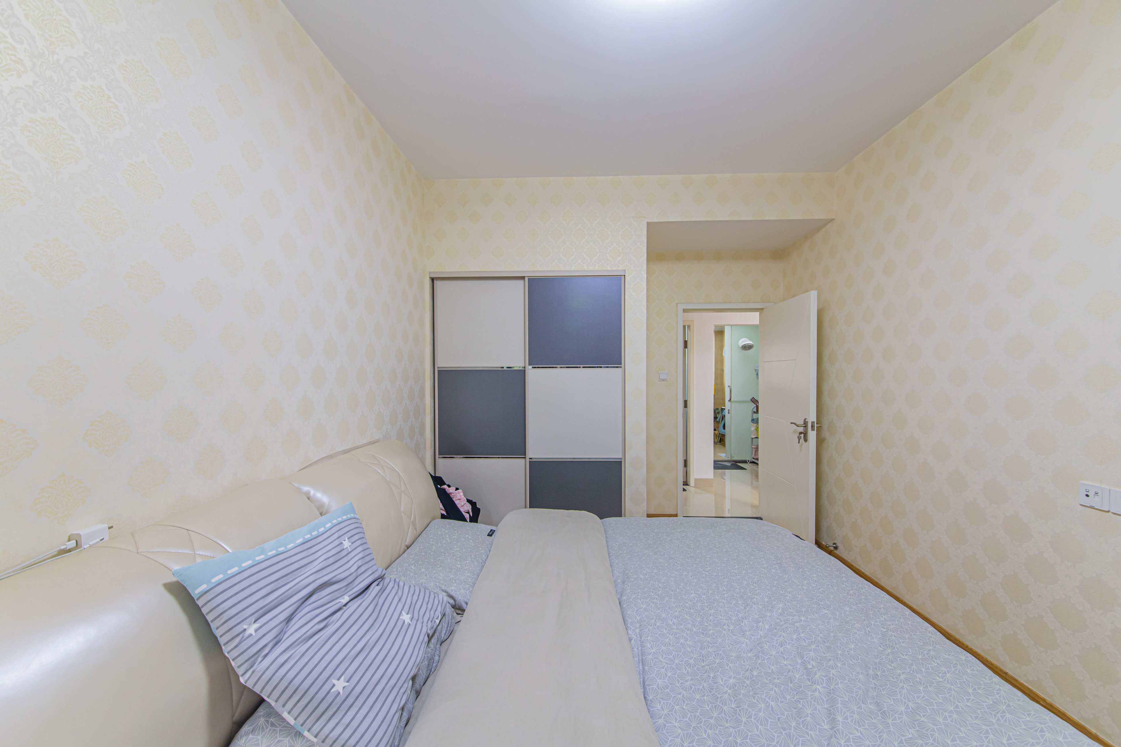 星城荣域  4室2厅1卫    132.0万卧室