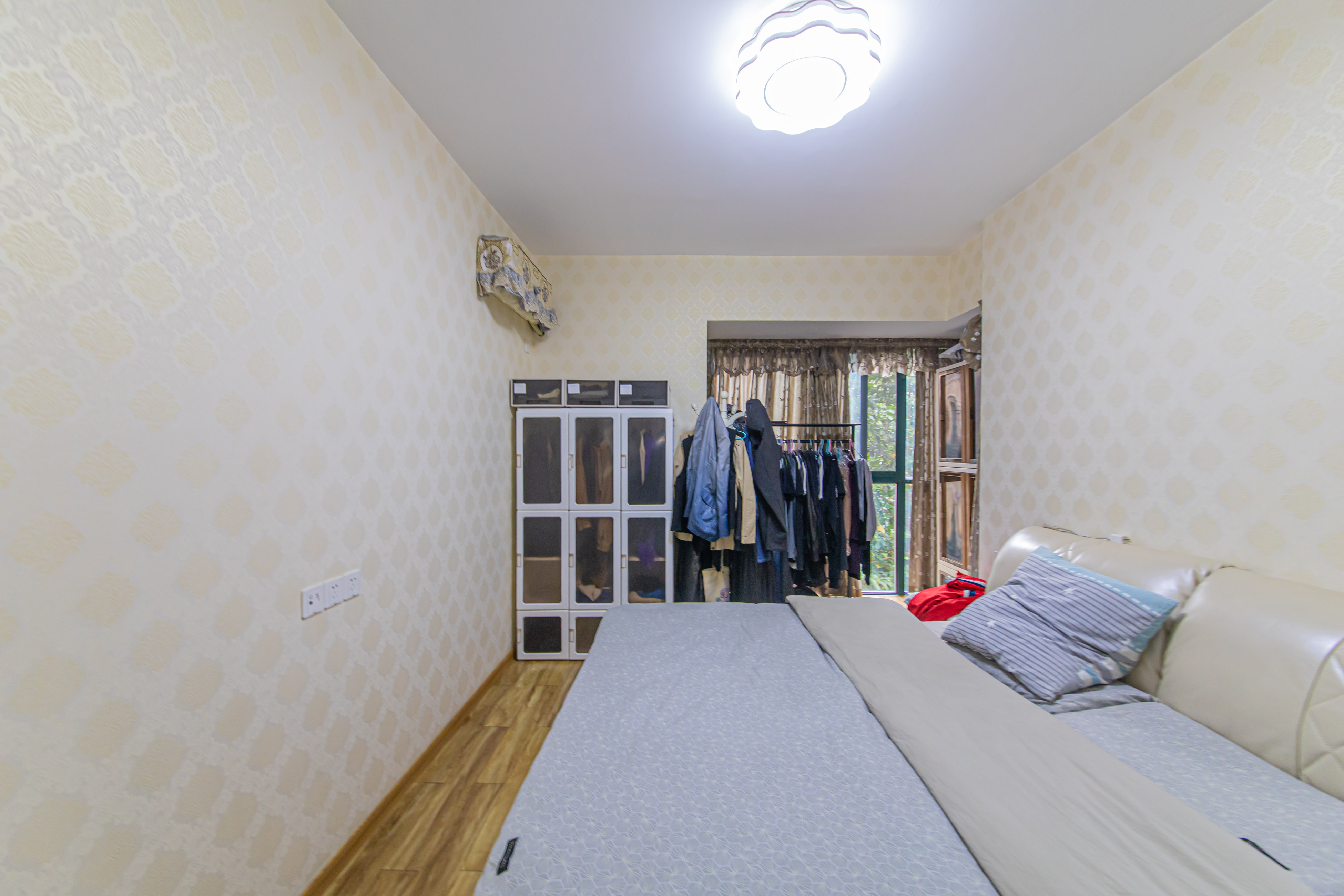 星城荣域  4室2厅1卫    132.0万卧室