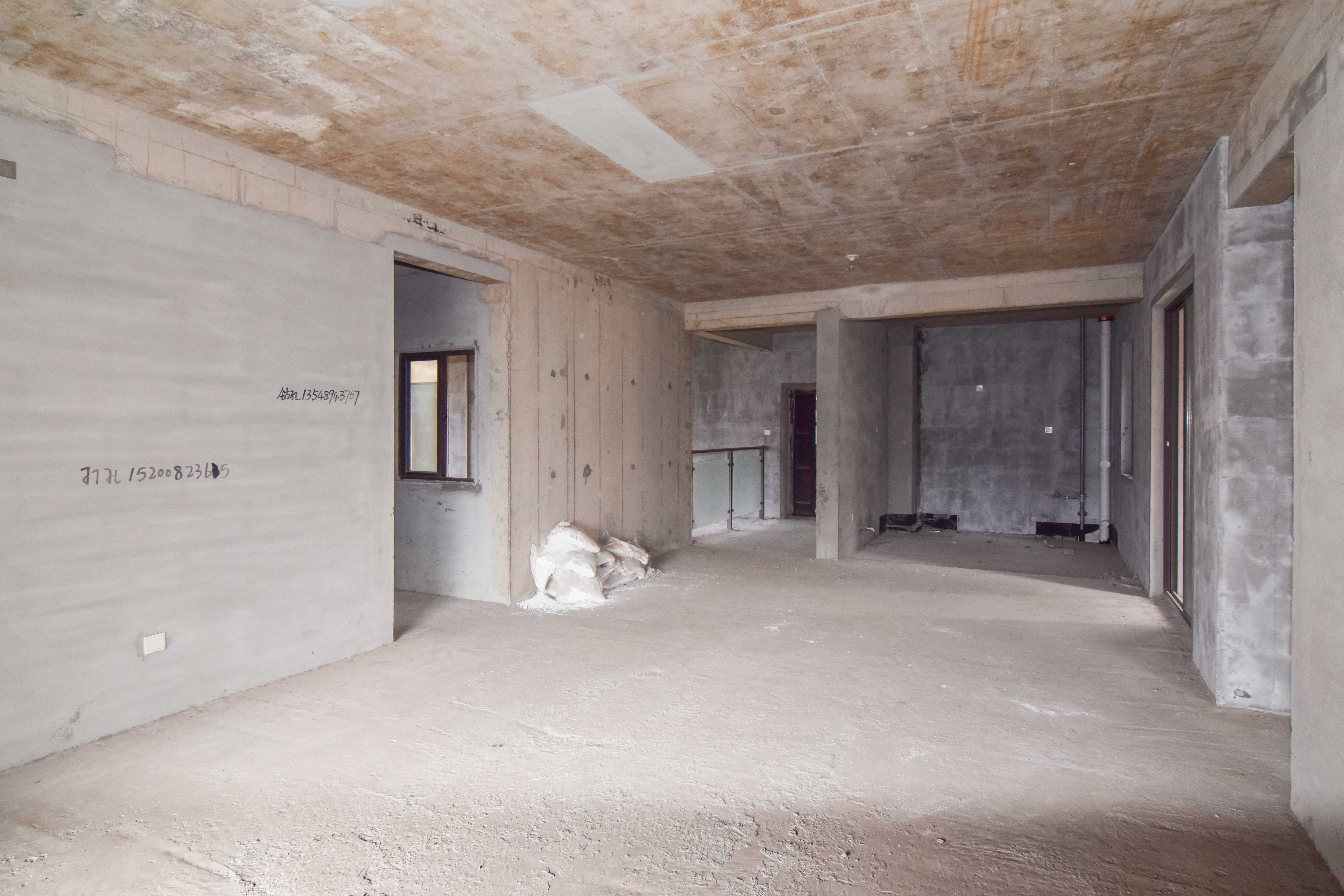 三润城(三润星城) 5室2厅2卫 135.0万 三润城(三润星城) 5室2厅2卫 135.0万客厅