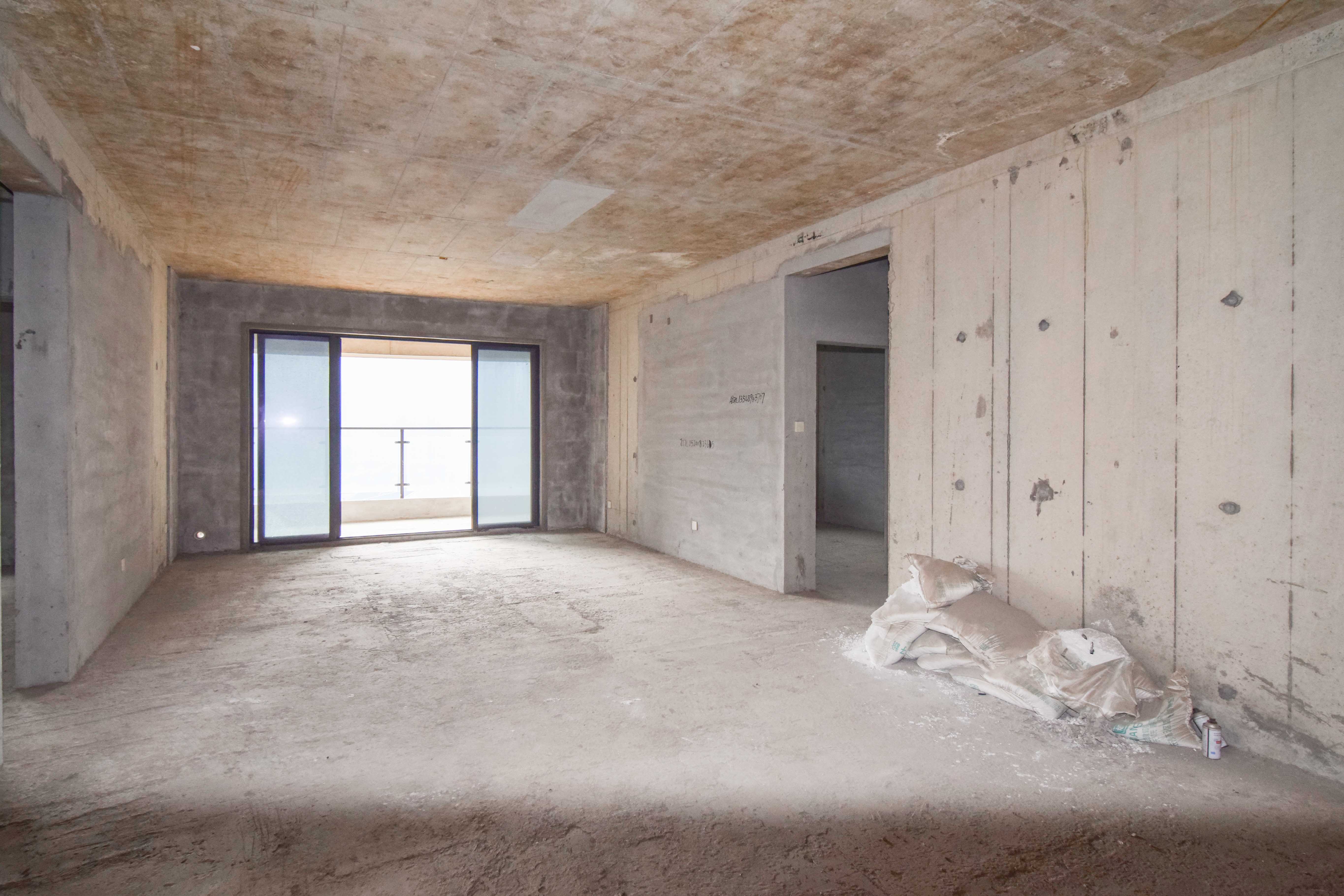 三润城(三润星城) 5室2厅2卫 135.0万 三润城(三润星城) 5室2厅2卫 135.0万客厅