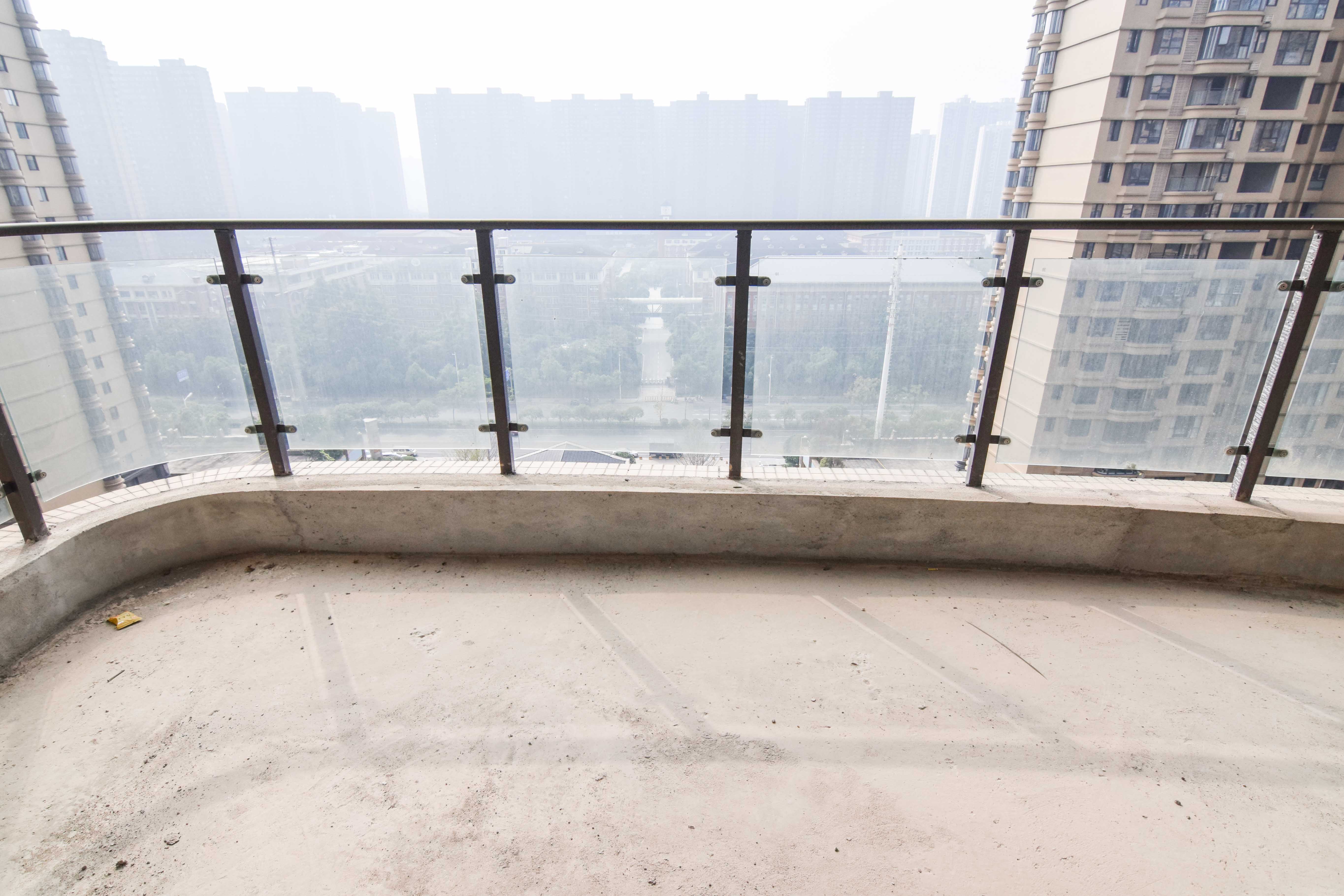 三润城(三润星城) 5室2厅2卫 135.0万 三润城(三润星城) 5室2厅2卫 135.0万阳台