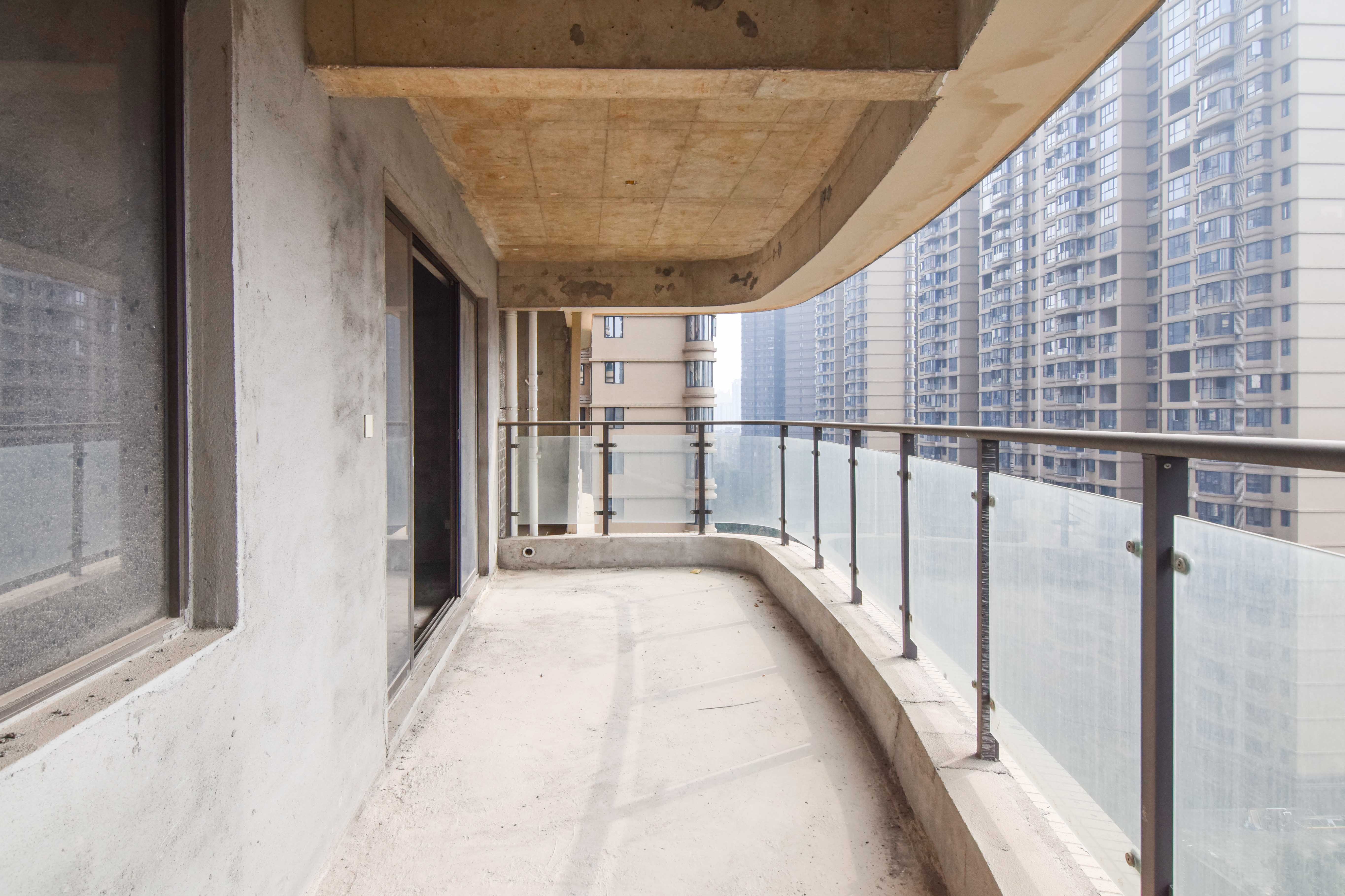 三润城(三润星城) 5室2厅2卫 135.0万 三润城(三润星城) 5室2厅2卫 135.0万阳台