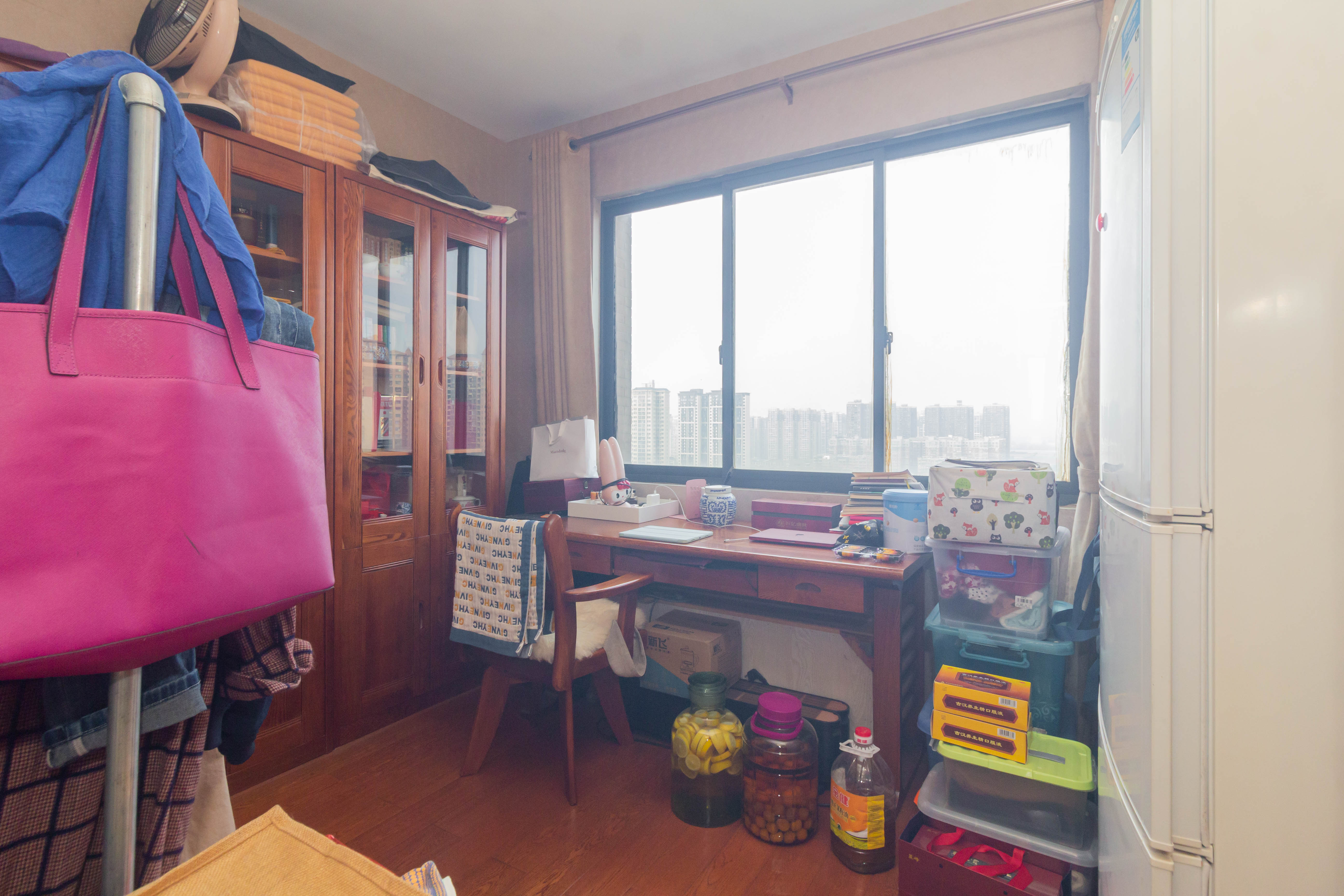 高林仕家  3室2厅1卫   76.00万卧室