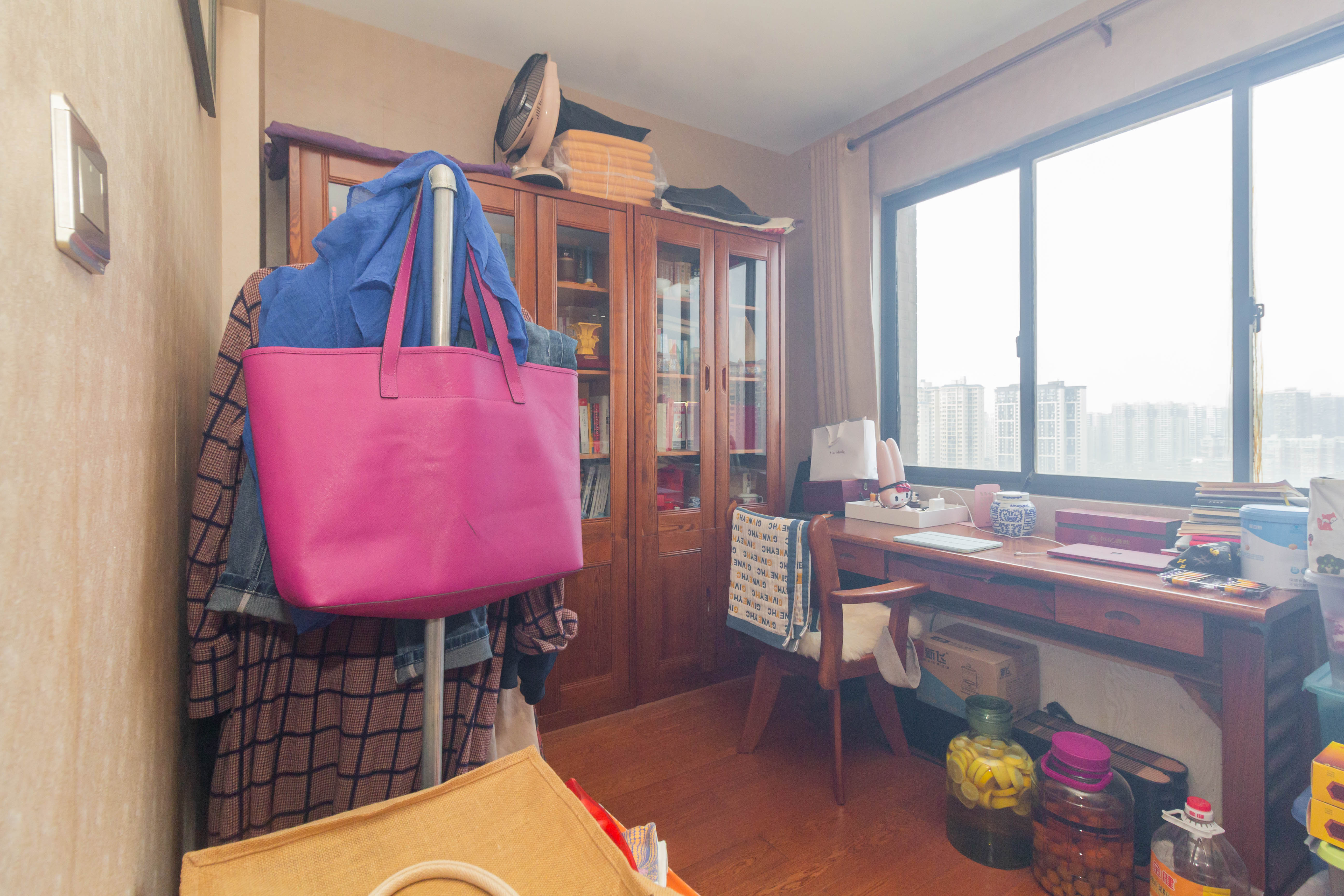 高林仕家  3室2厅1卫   76.00万卧室