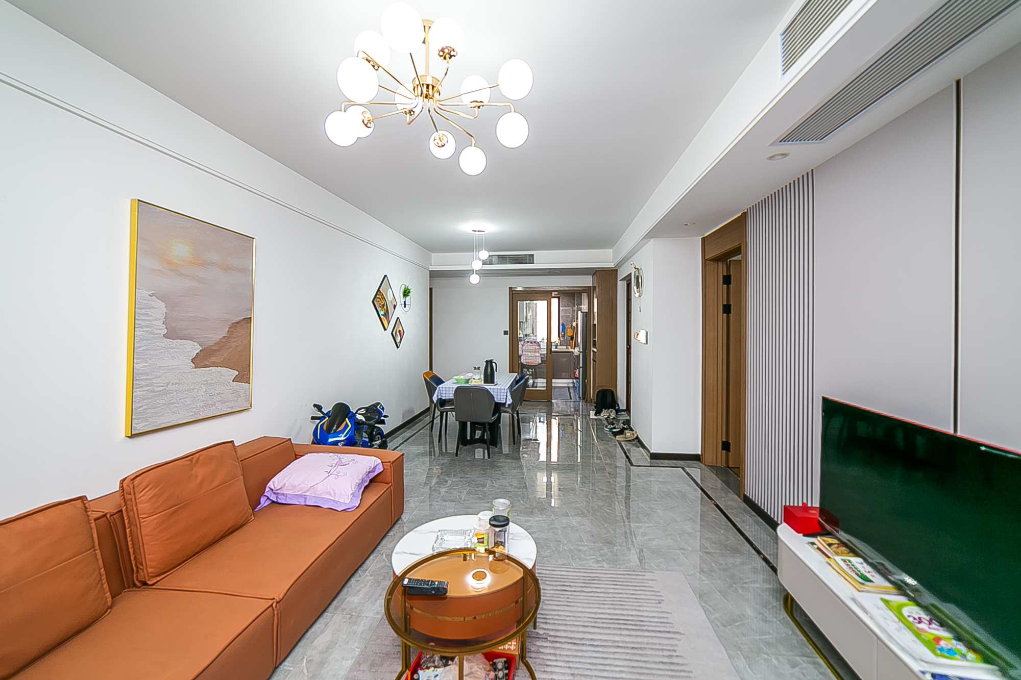 卓越江岸 4室2厅2卫 214.0万 卓越江岸 4室2厅2卫 214.0万客厅