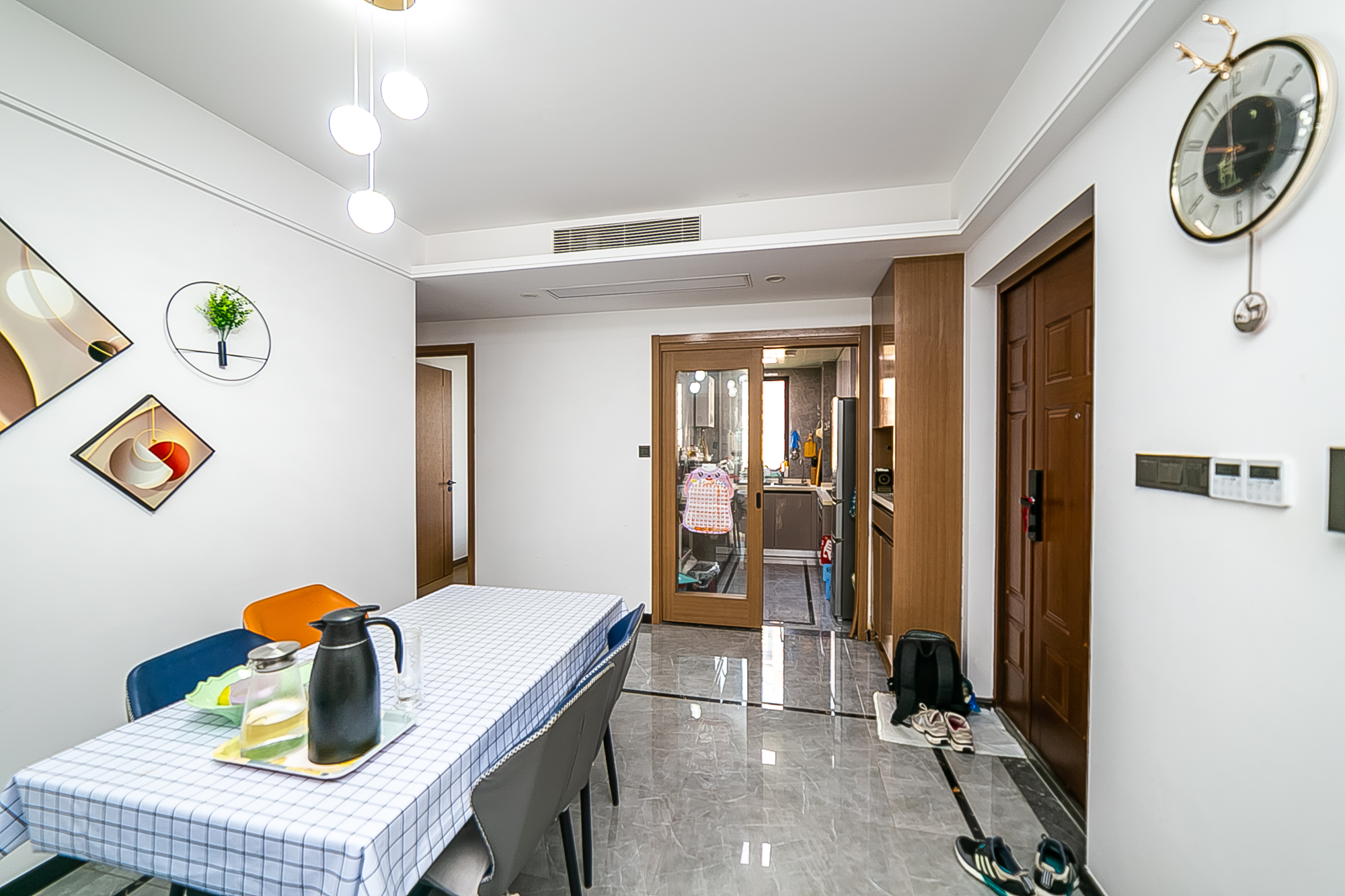 卓越江岸 4室2厅2卫 214.0万 卓越江岸 4室2厅2卫 214.0万客厅