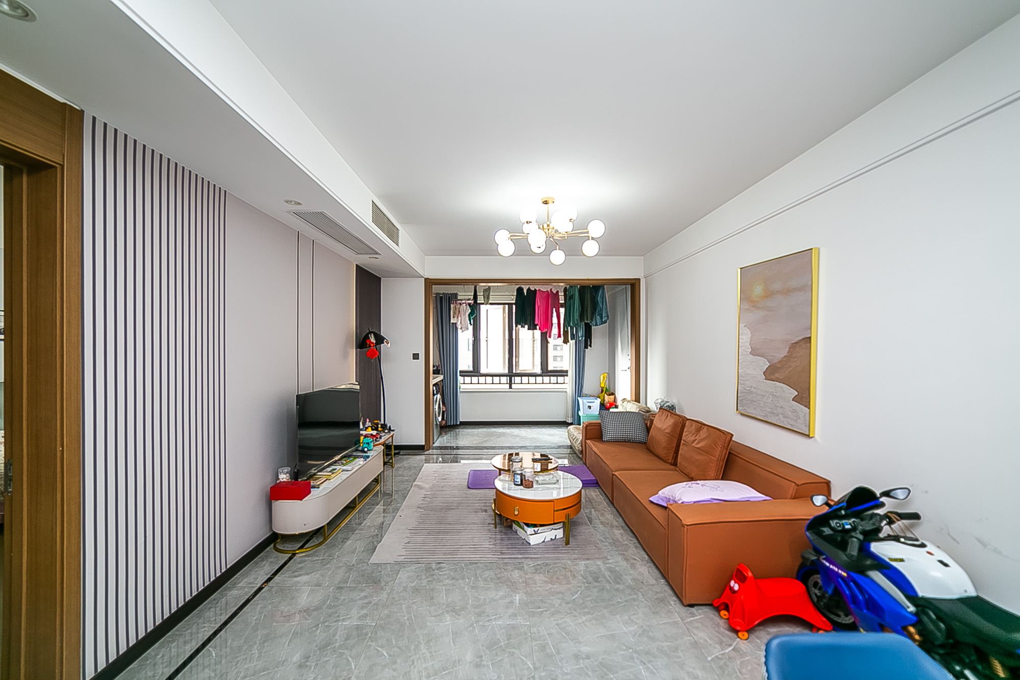 卓越江岸 4室2厅2卫 214.0万 卓越江岸 4室2厅2卫 214.0万客厅