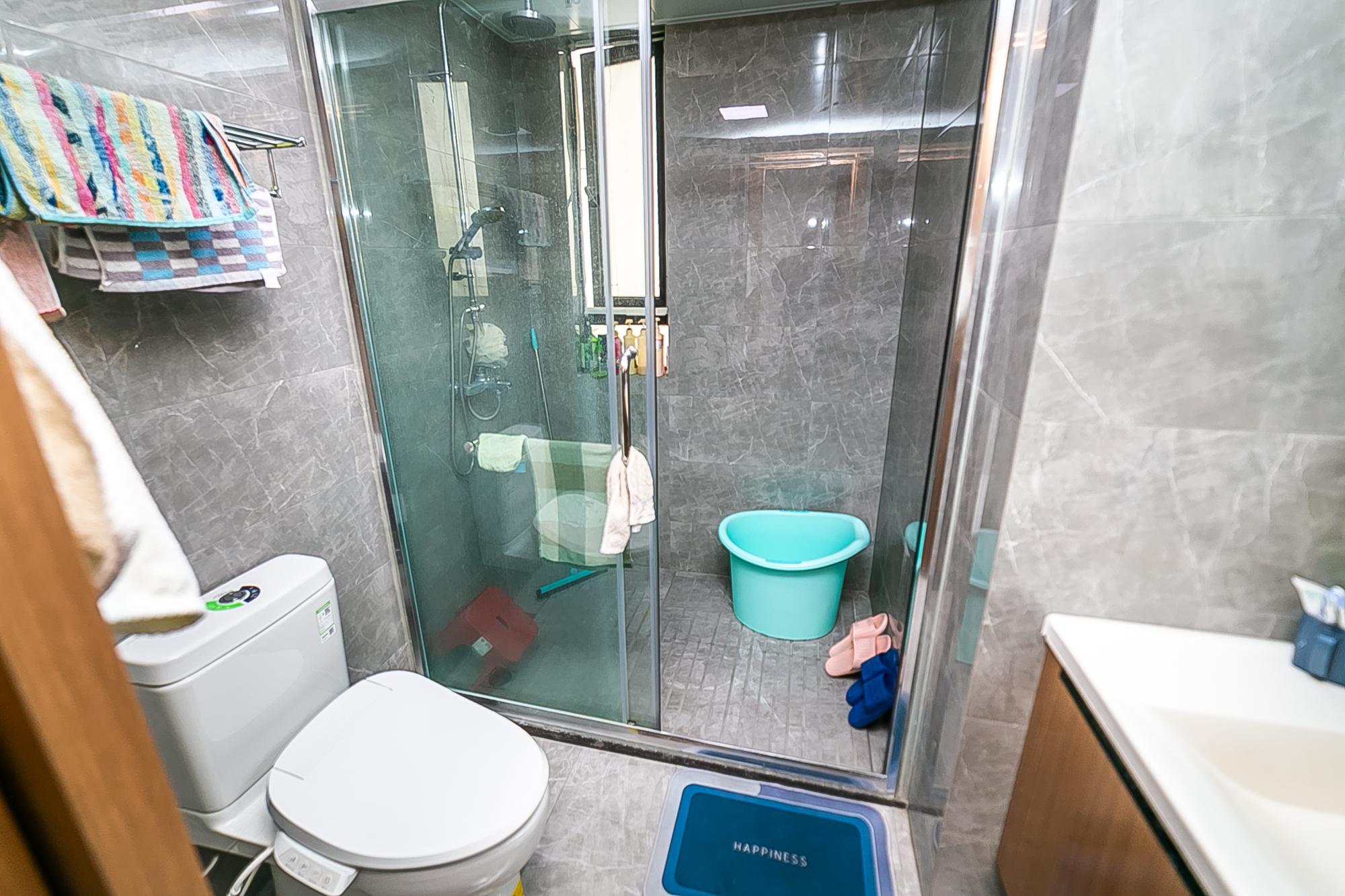 卓越江岸 4室2厅2卫 214.0万 卓越江岸 4室2厅2卫 214.0万卫生间