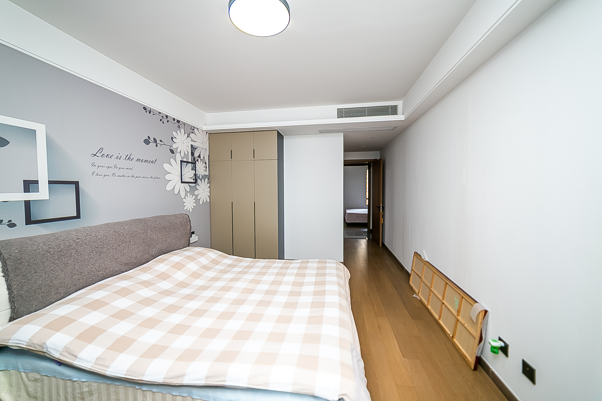 卓越江岸 4室2厅2卫 214.0万 卓越江岸 4室2厅2卫 214.0万卧室