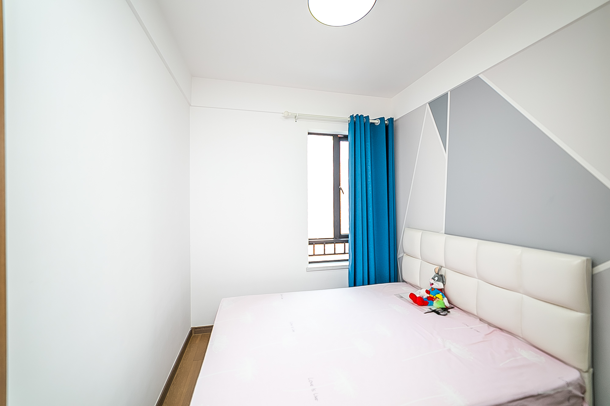 卓越江岸 4室2厅2卫 214.0万 卓越江岸 4室2厅2卫 214.0万卧室