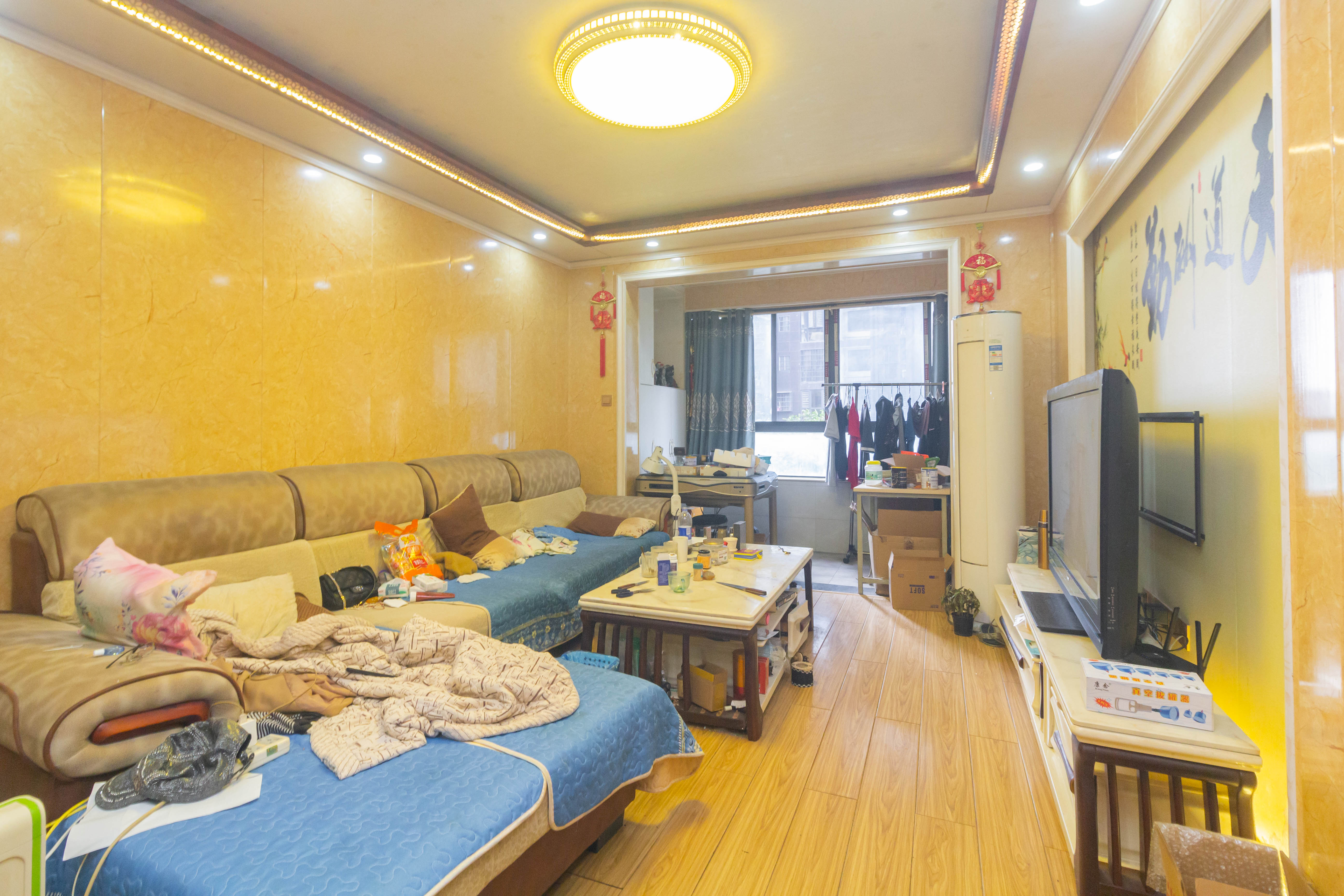 辉宏橄榄城 3室1厅1卫 58.0万 辉宏橄榄城 3室1厅1卫 58.0万客厅