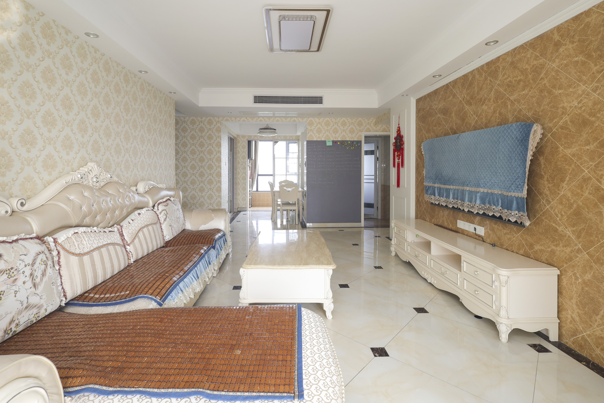 山语城三期  3室2厅2卫    85.0万 山语城三期  3室2厅2卫    85.0万客厅