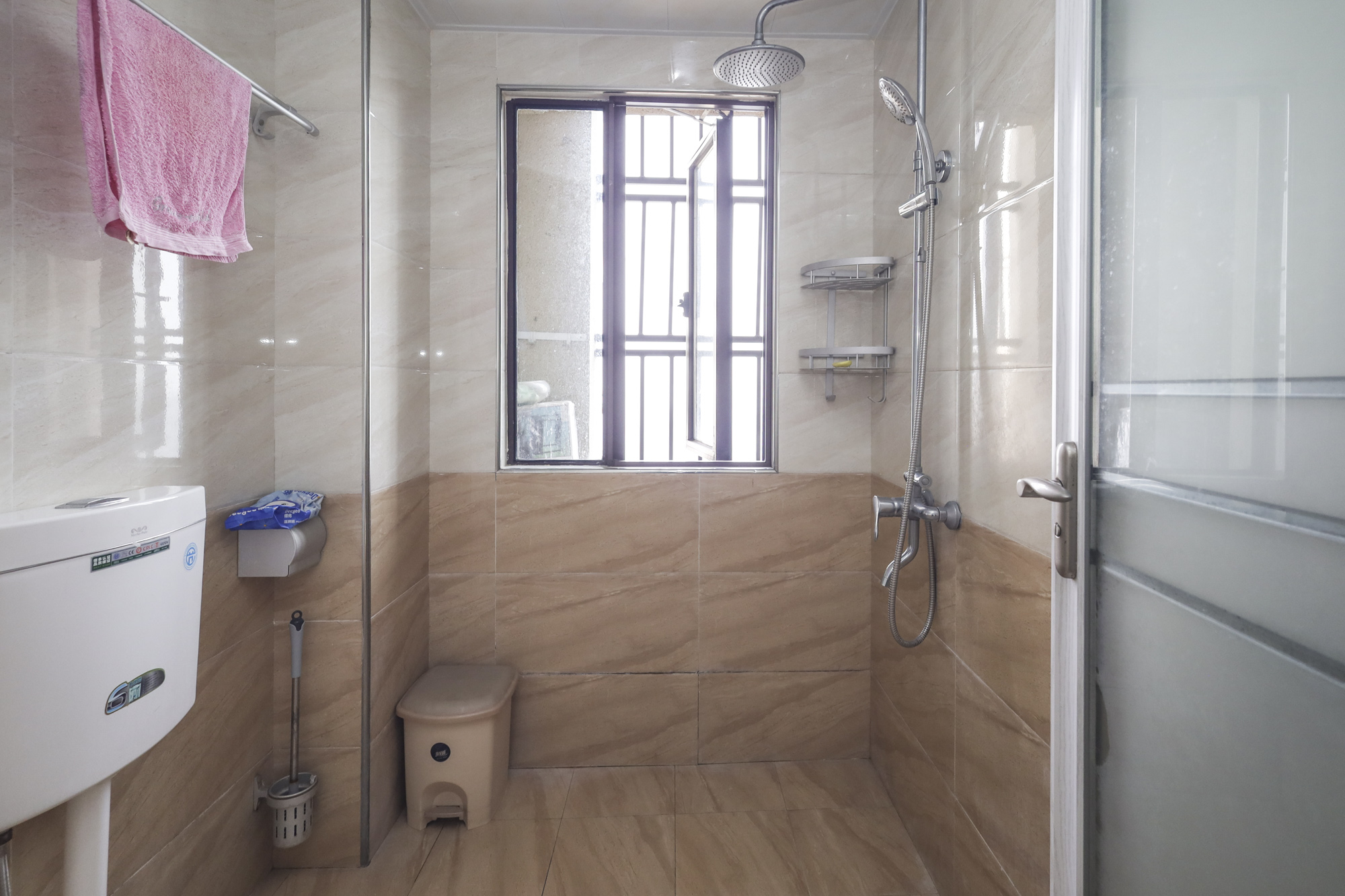 山语城三期  3室2厅2卫    85.0万 山语城三期  3室2厅2卫    85.0万卫生间