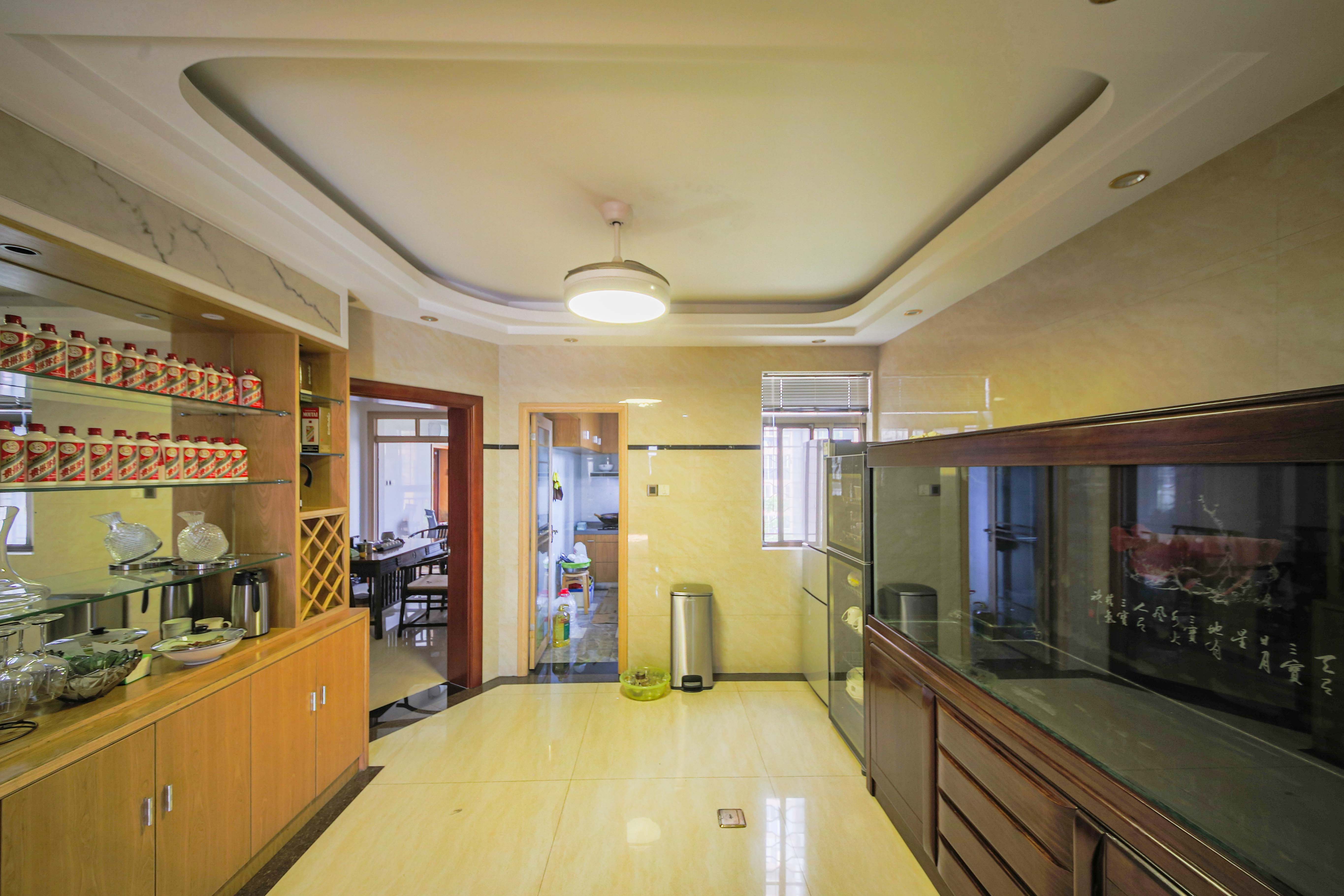 富兴嘉城(富兴汇中央) 4室2厅1卫 140.0万 富兴嘉城(富兴汇中央) 4室2厅1卫 140.0万客厅