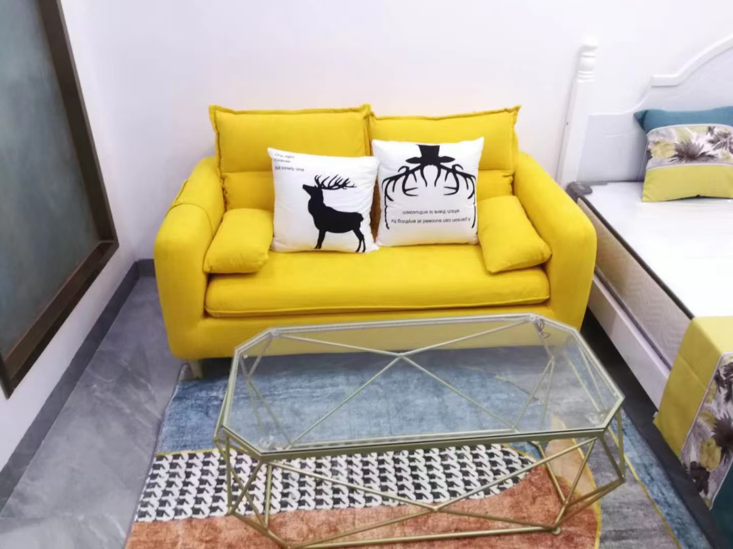 东盈商业广场(华泉城市广场) 1室1厅1卫 1700.0元/月 东盈商业广场(华泉城市广场) 1室1厅1卫 1700.0元/月室内图