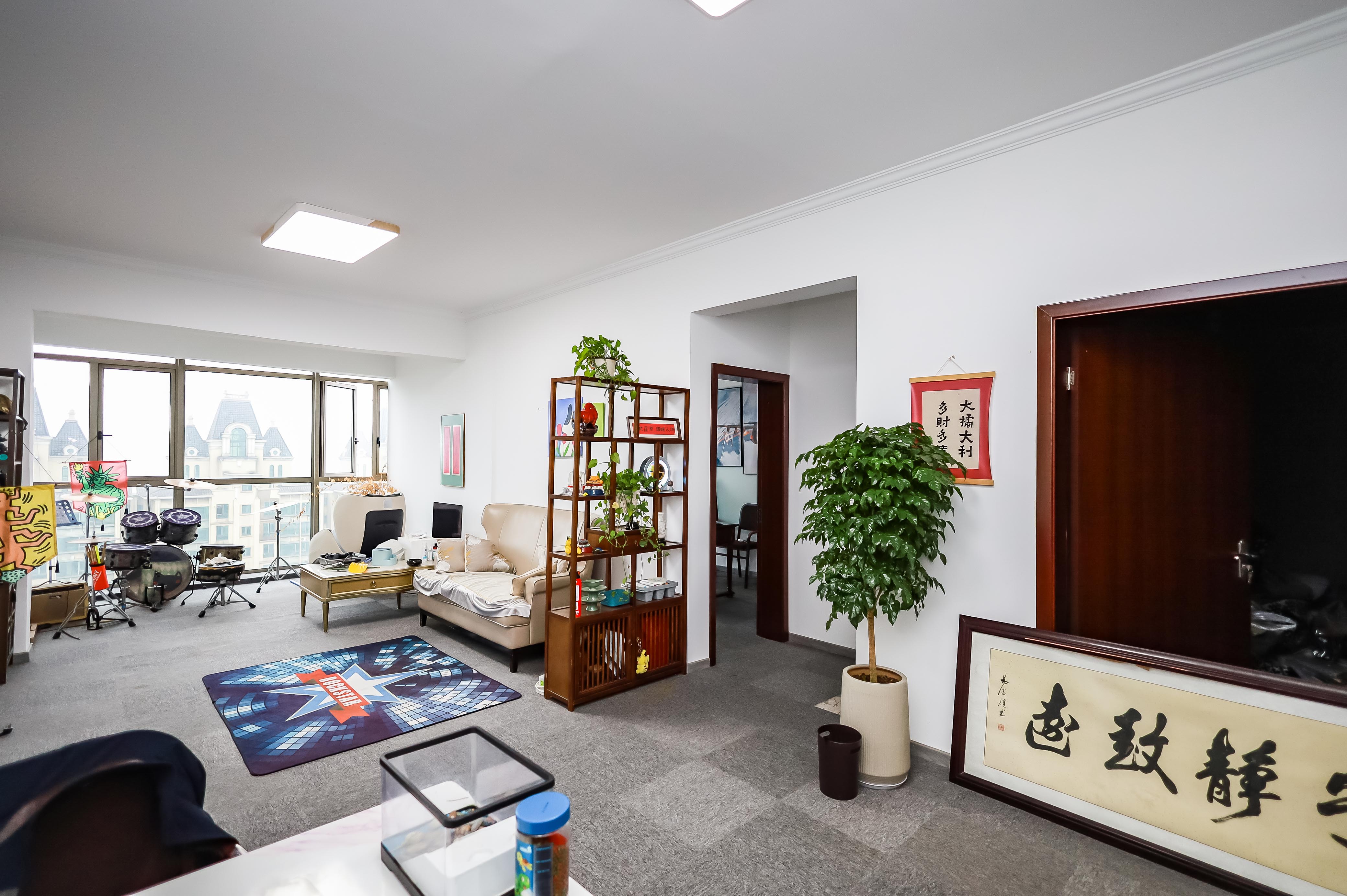 万象府台  3室2厅2卫   236.00万客厅