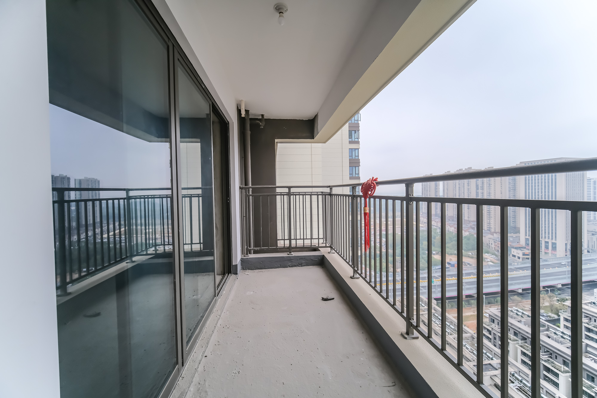 爱情公望府  4室2厅2卫    105.0万 爱情公望府  4室2厅2卫    105.0万阳台