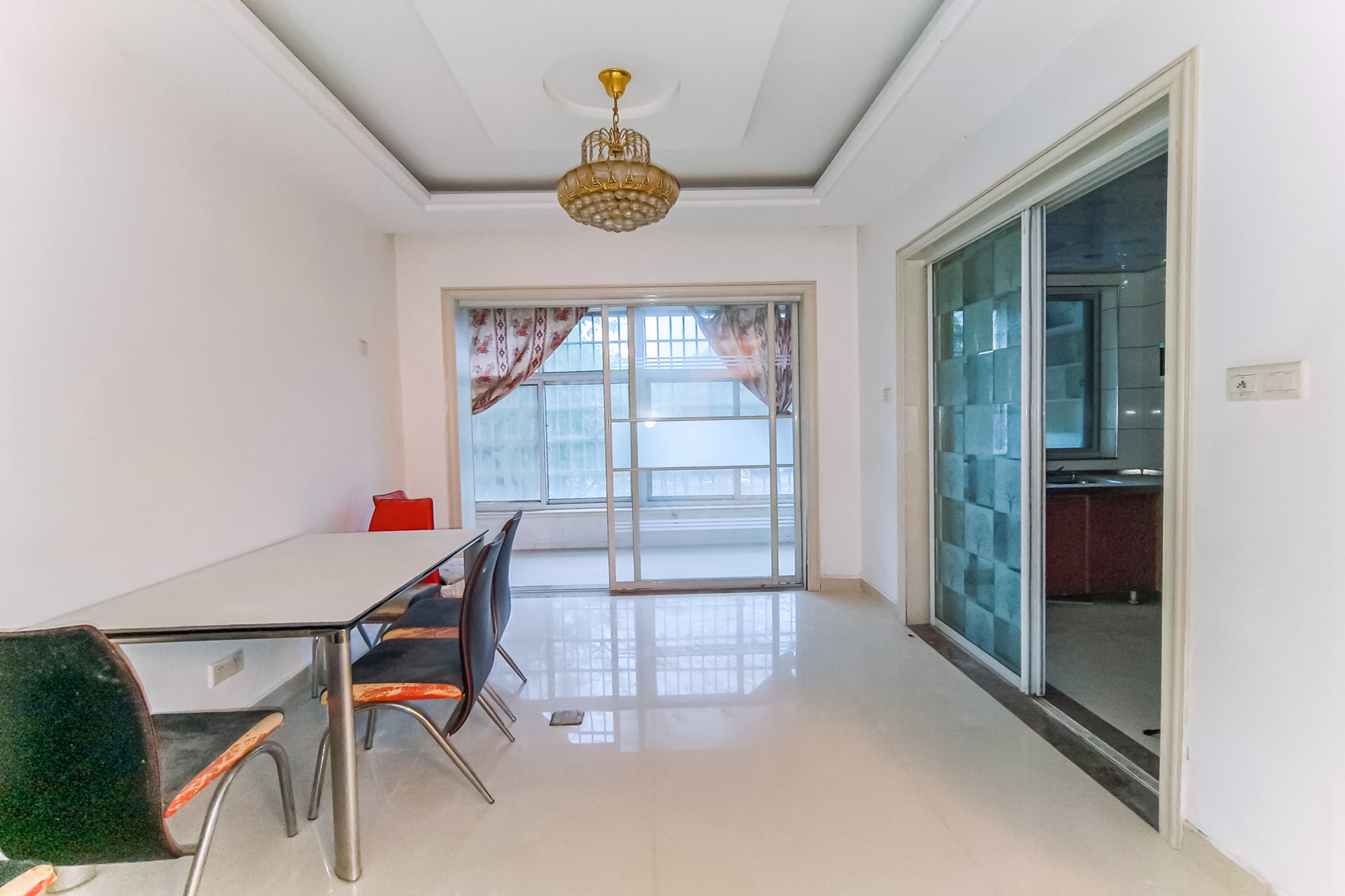 四季星城 3室2厅2卫 72.8万 四季星城 3室2厅2卫 72.8万客厅