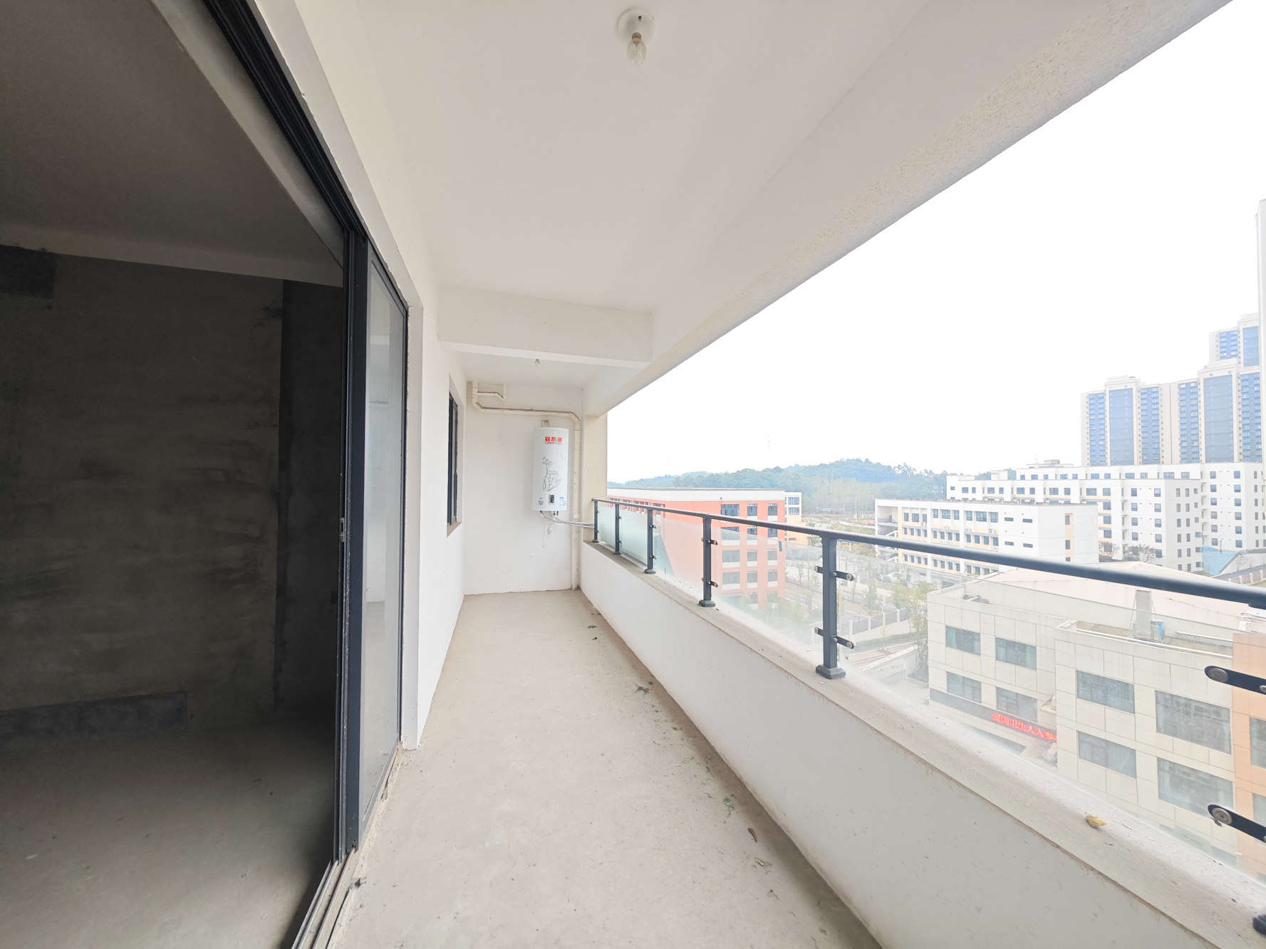 长房岭秀时代  4室2厅1卫   165.00万阳台