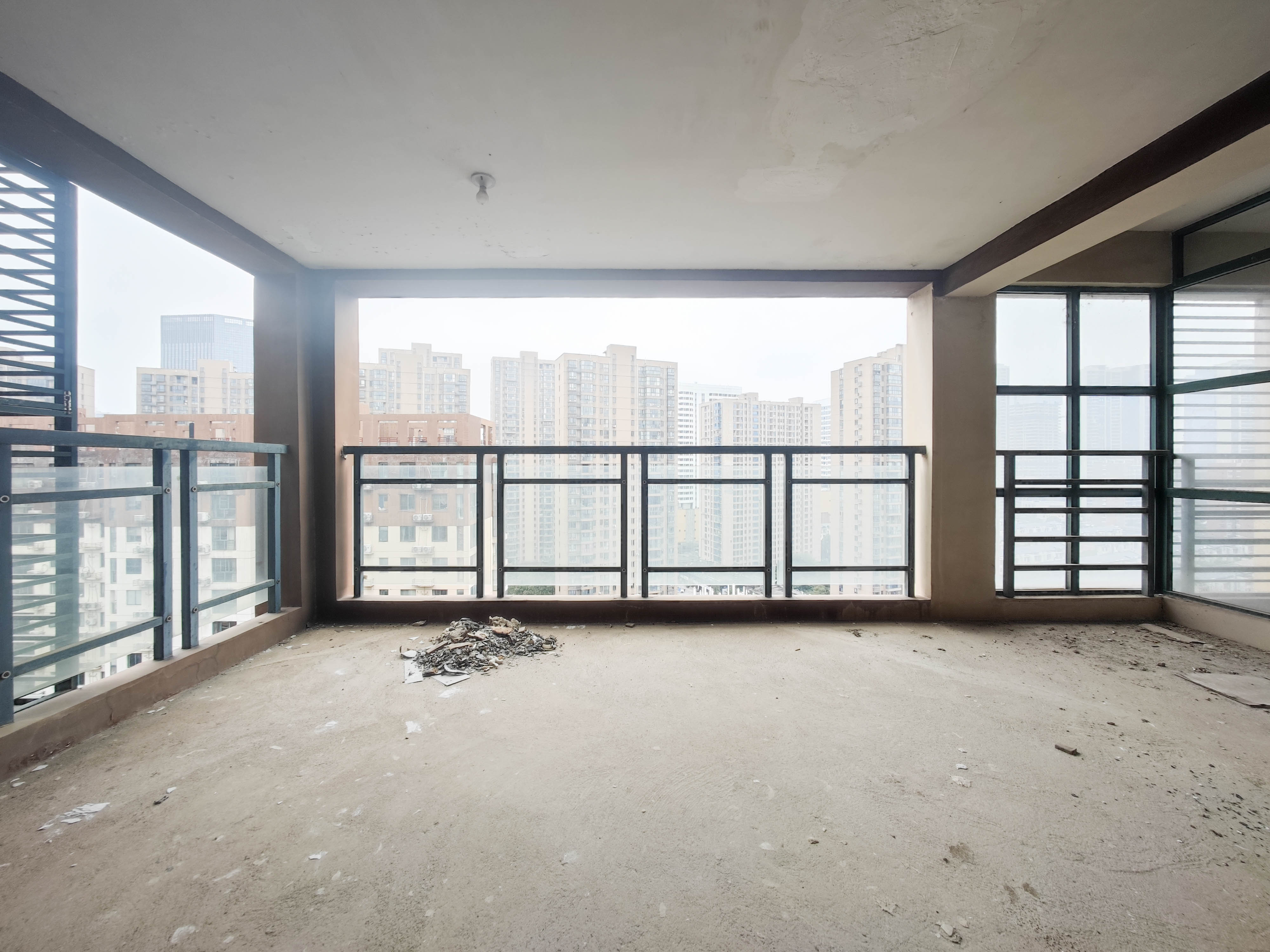 华盛世纪新城  4室2厅2卫    144.5万 华盛世纪新城  4室2厅2卫    144.5万阳台