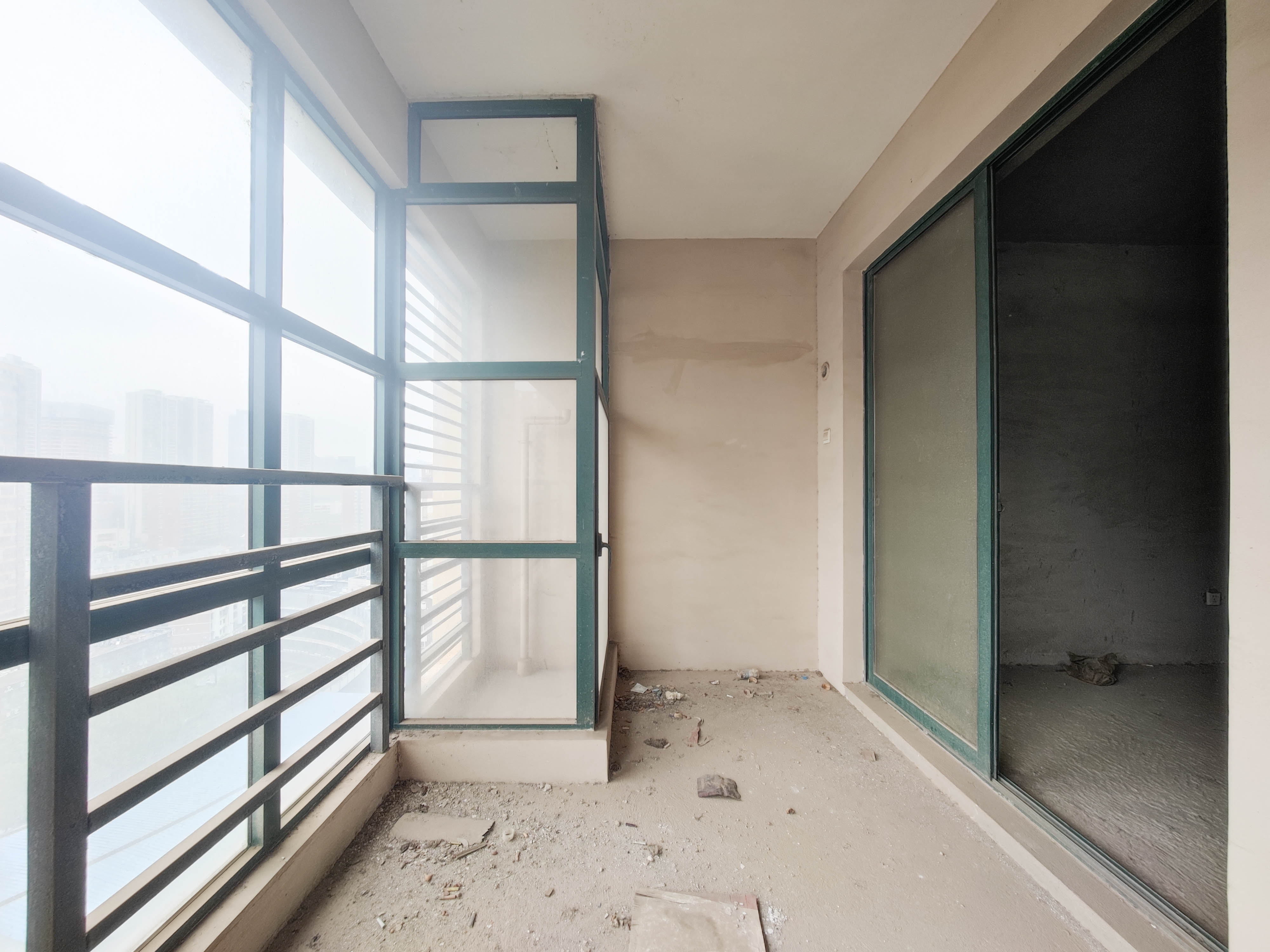 华盛世纪新城  4室2厅2卫    144.5万 华盛世纪新城  4室2厅2卫    144.5万阳台