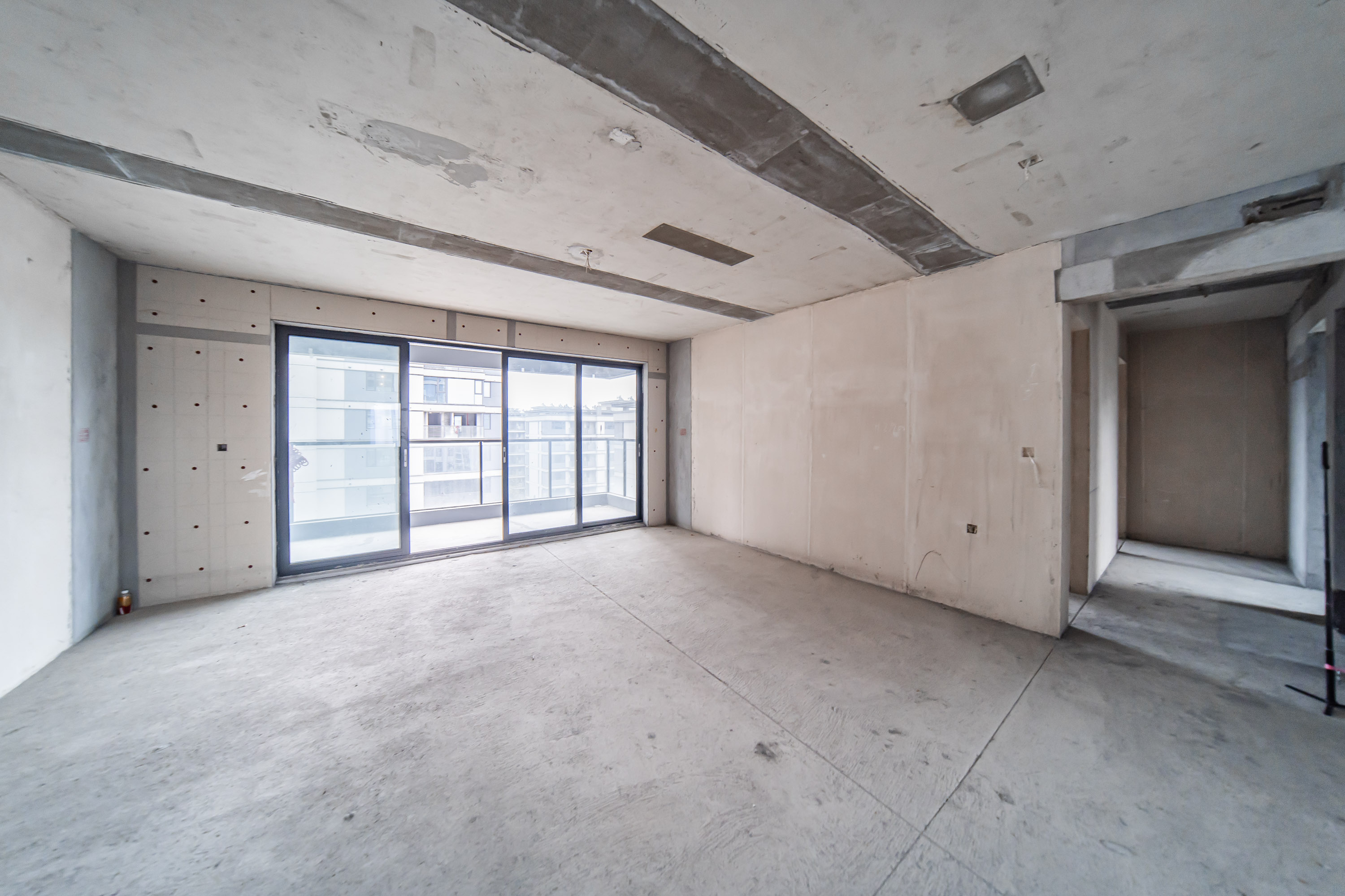 城发恒伟洋湖映2009  4室2厅2卫    255.0万客厅