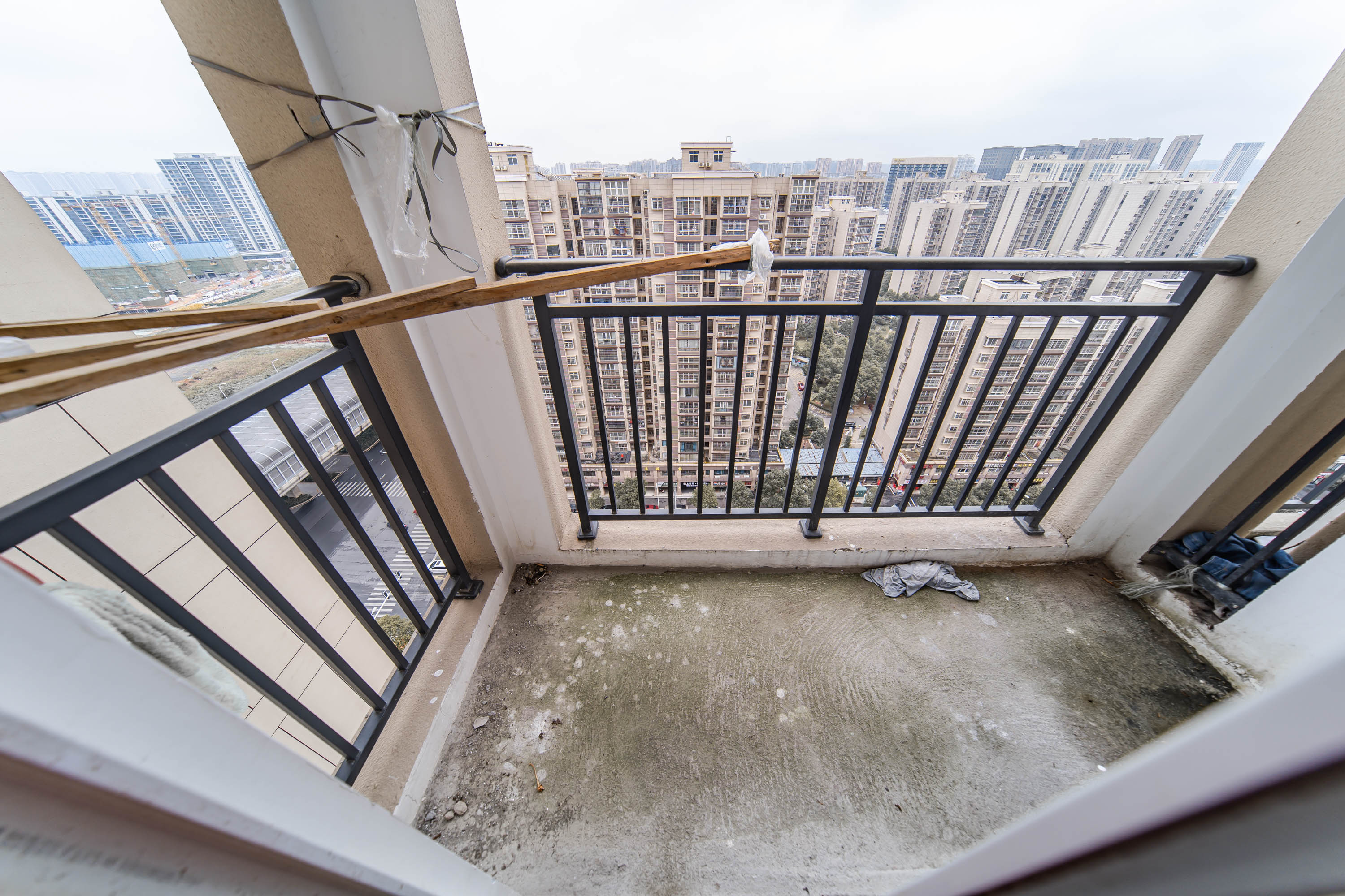 文景家园  3室2厅2卫   102.00万阳台