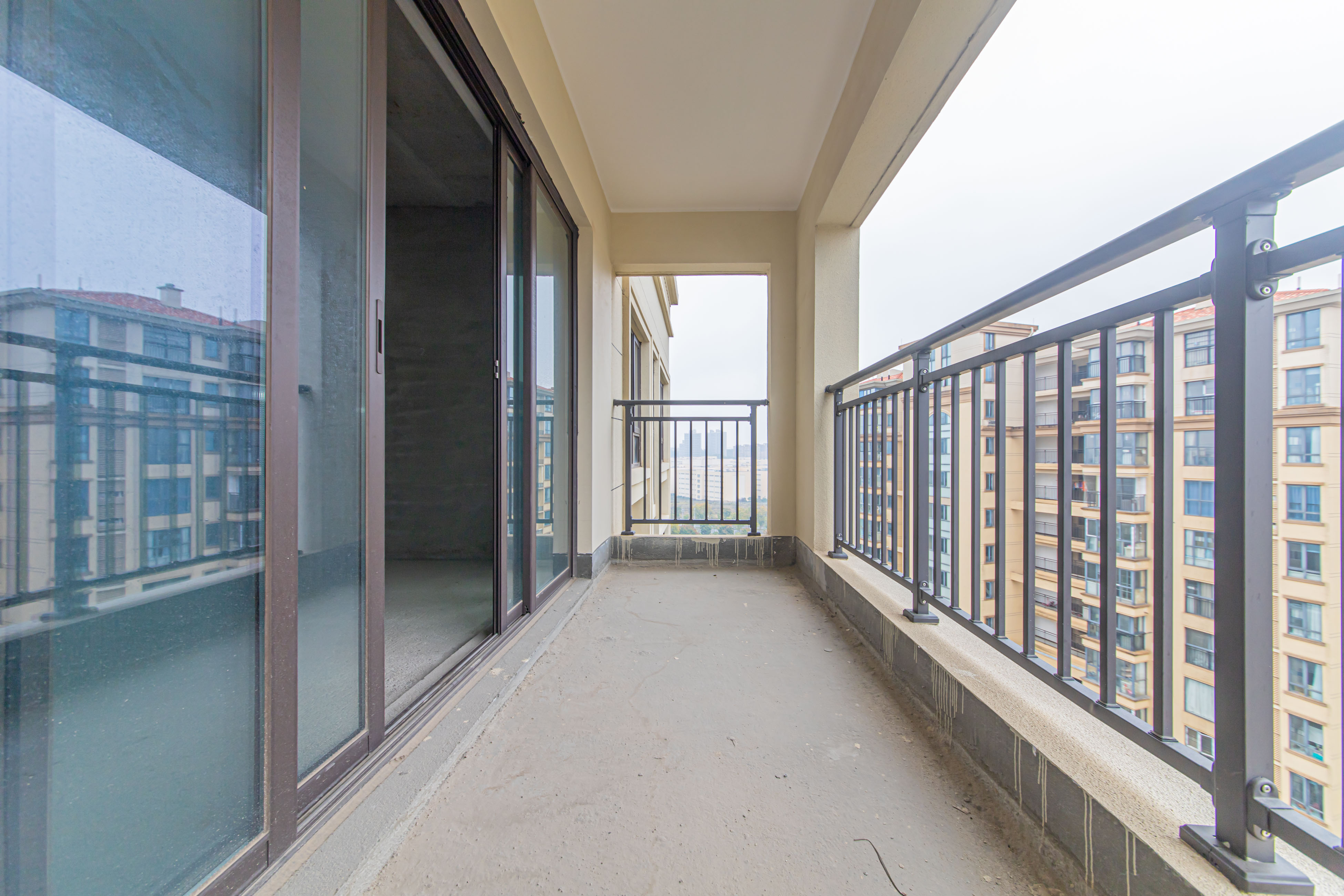 长沙美的梧桐庄园  4室2厅3卫    155.0万 长沙美的梧桐庄园  4室2厅3卫    155.0万阳台