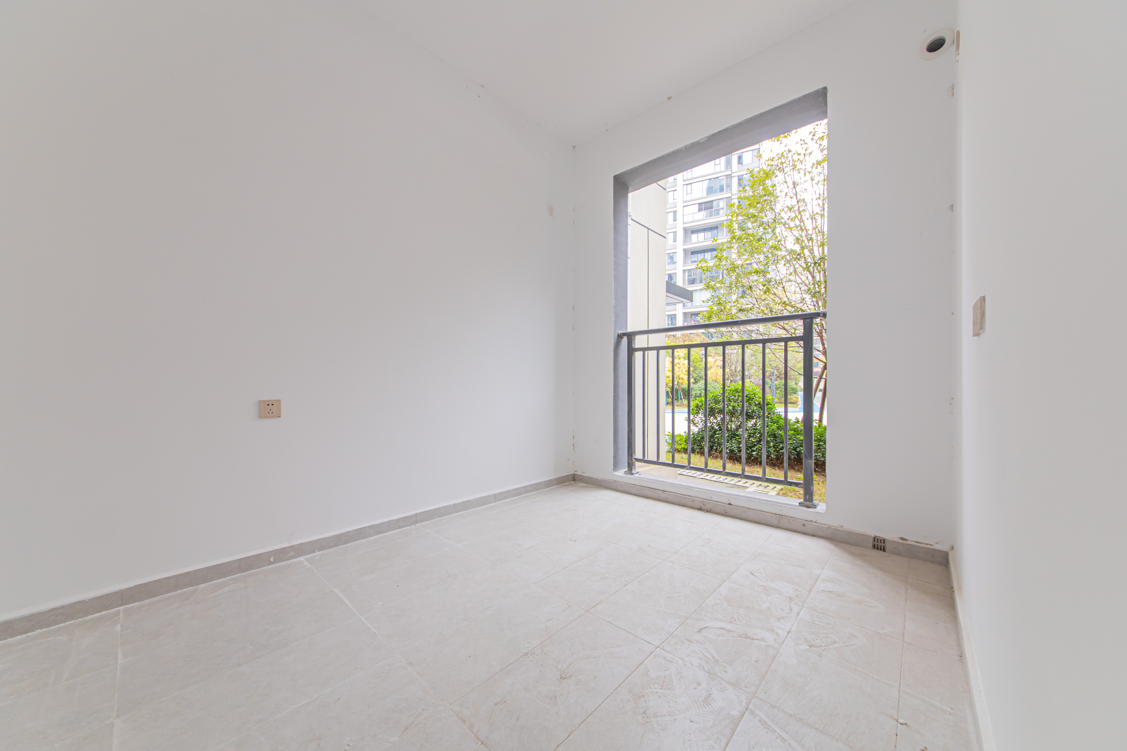 江悦和鸣  3室2厅2卫    189.0万 江悦和鸣  3室2厅2卫    189.0万卧室