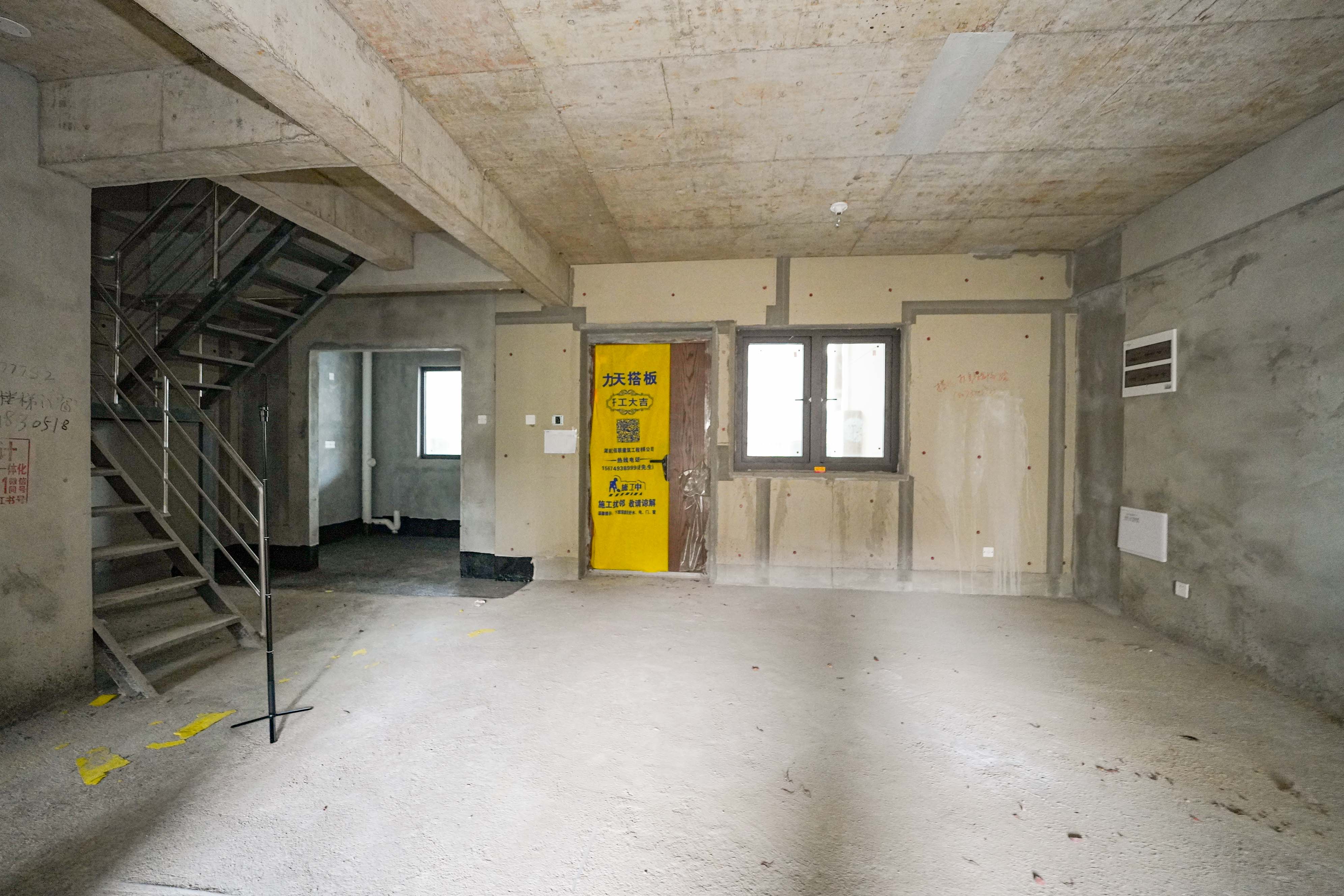 福天藏郡院子  4室2厅2卫    175.0万客厅