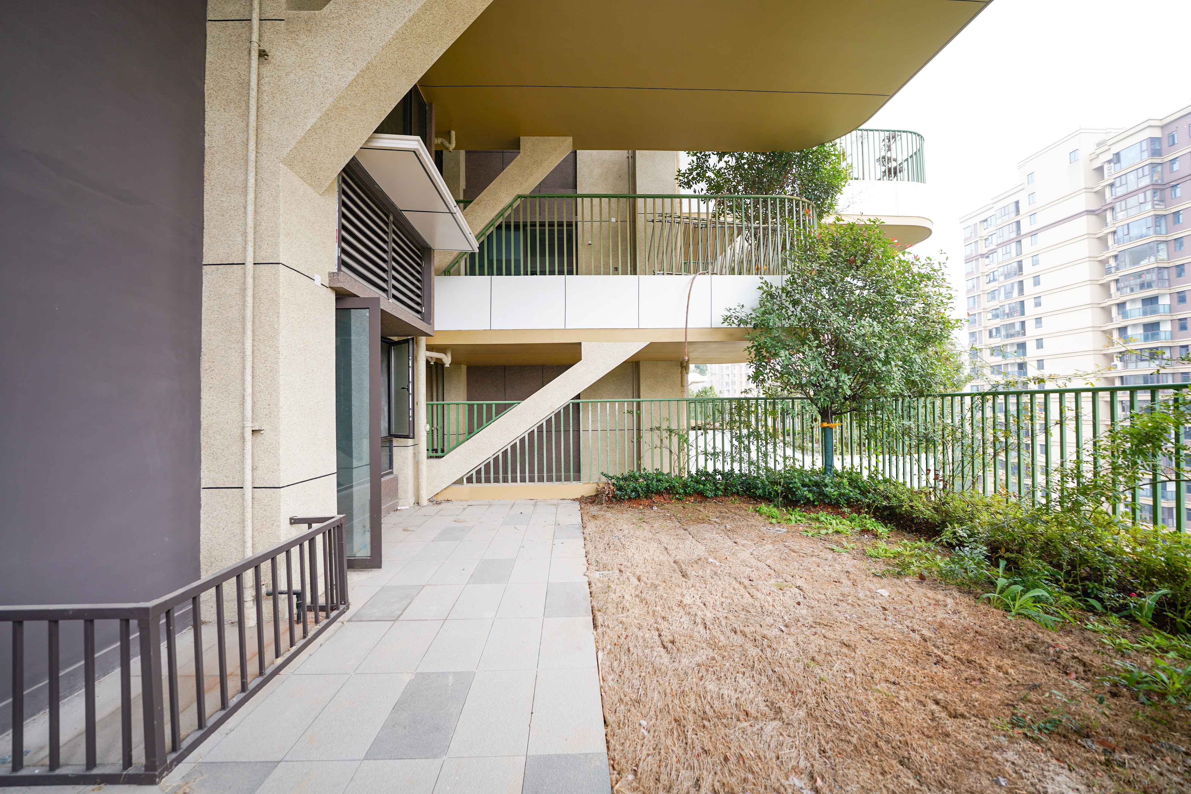 福天藏郡院子 4室1厅2卫 137.8万 福天藏郡院子 4室1厅2卫 137.8万阳台