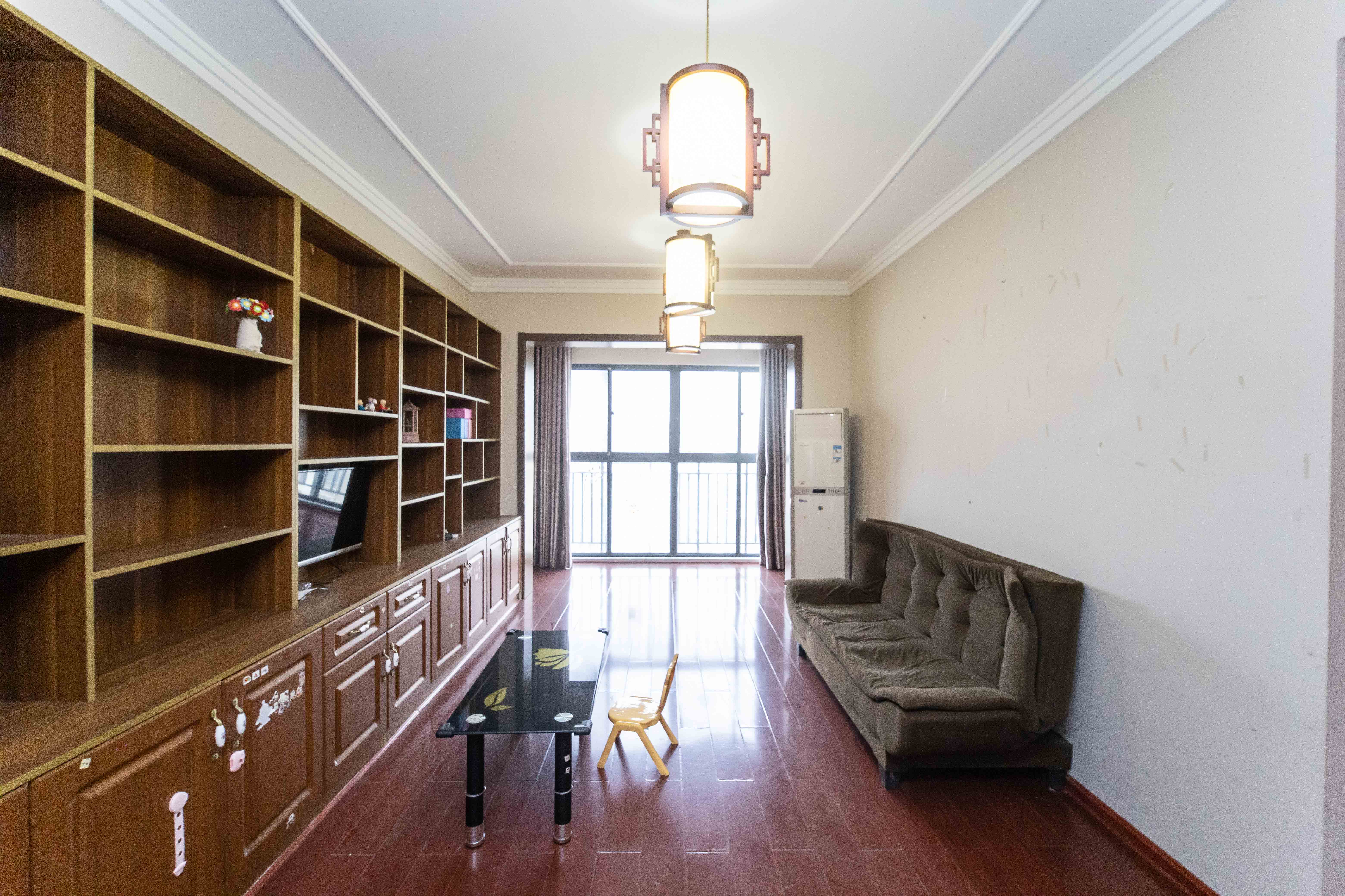 泊爱蓝湾 2室2厅1卫 69.9万 泊爱蓝湾 2室2厅1卫 69.9万客厅