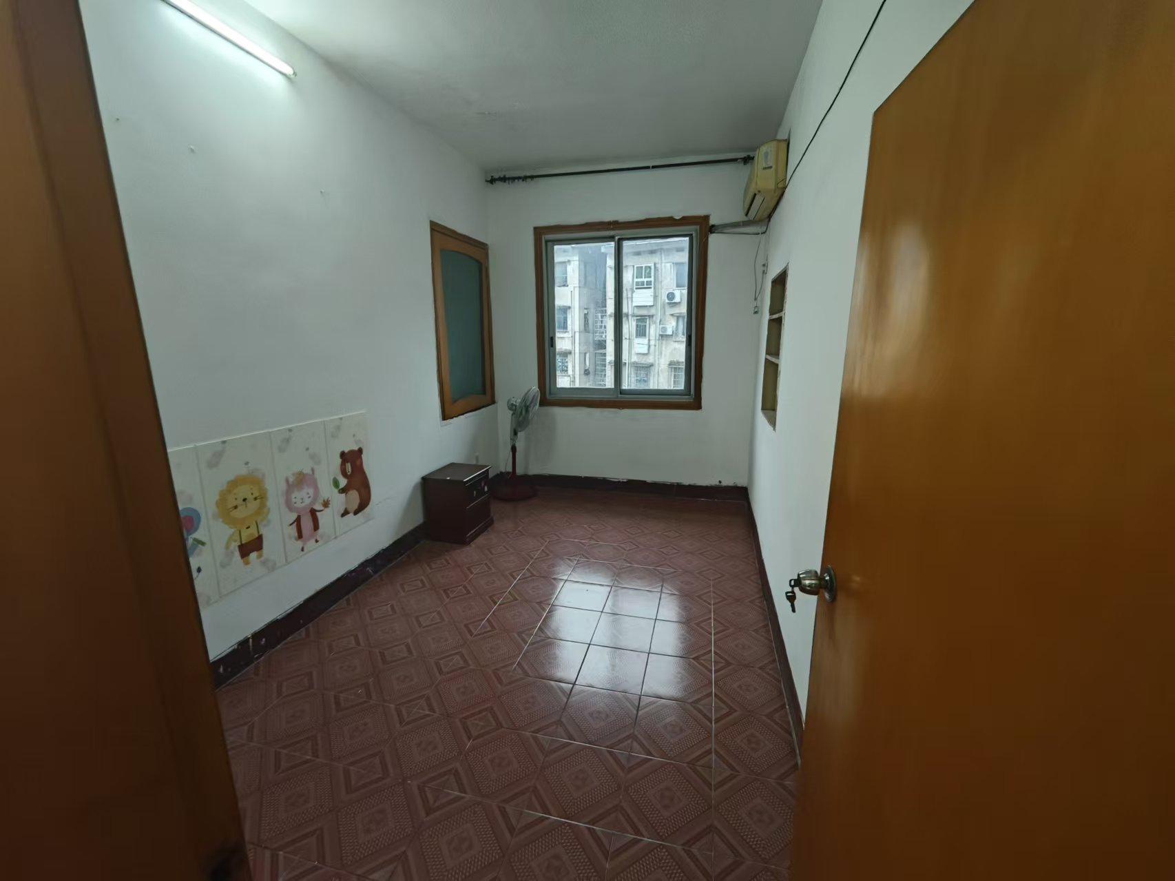 桃花仑城管老院家属区 2室1厅1卫 15.0万 桃花仑城管老院家属区 2室1厅1卫 15.0万室内图