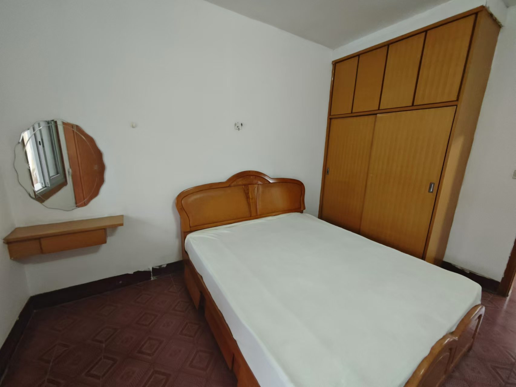 桃花仑城管老院家属区 2室1厅1卫 15.0万 桃花仑城管老院家属区 2室1厅1卫 15.0万室内图