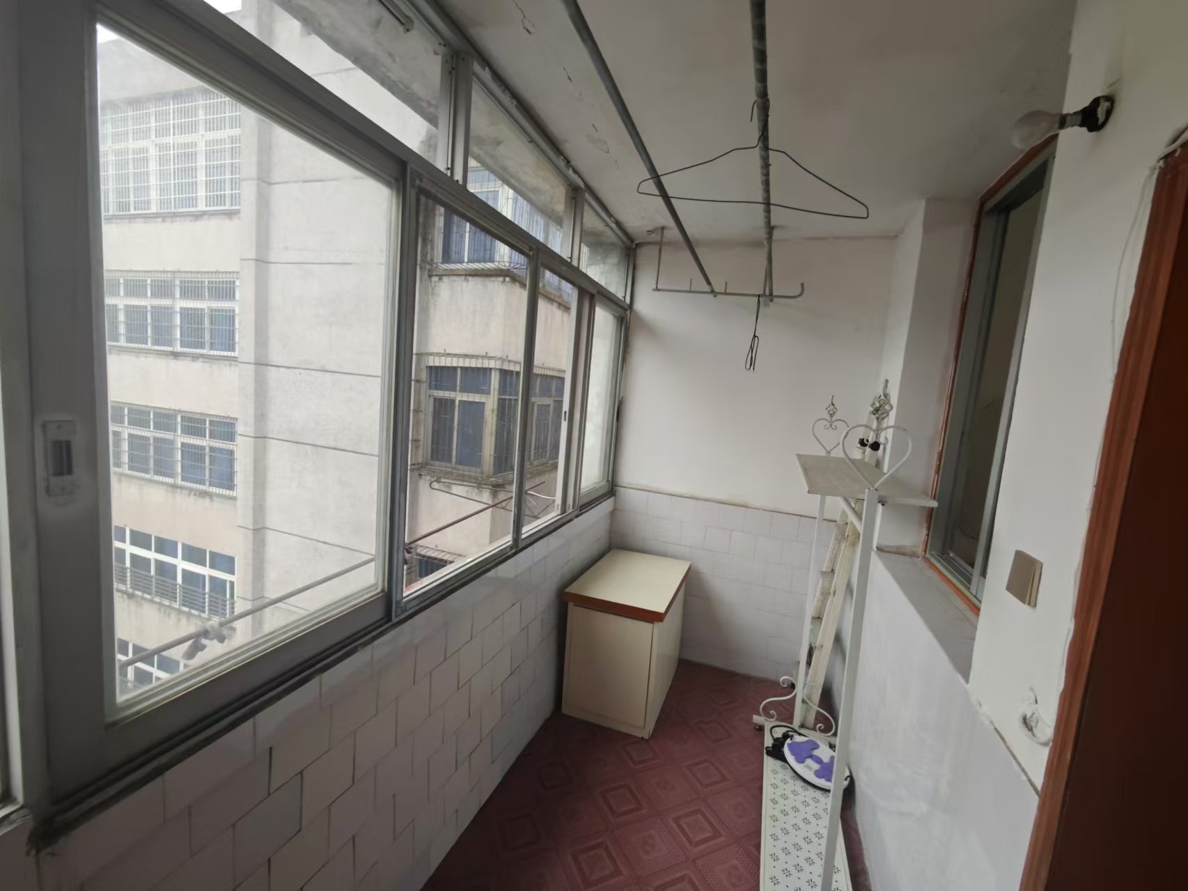 桃花仑城管老院家属区 2室1厅1卫 15.0万 桃花仑城管老院家属区 2室1厅1卫 15.0万室内图