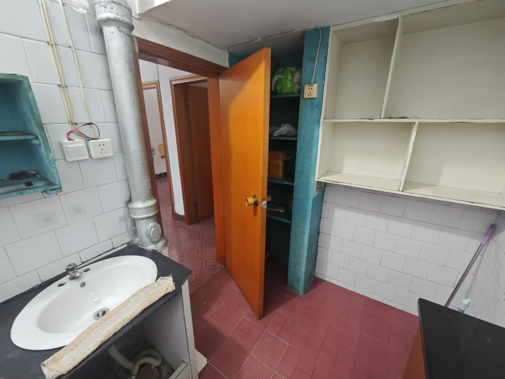 桃花仑城管老院家属区 2室1厅1卫 15.0万 桃花仑城管老院家属区 2室1厅1卫 15.0万室内图