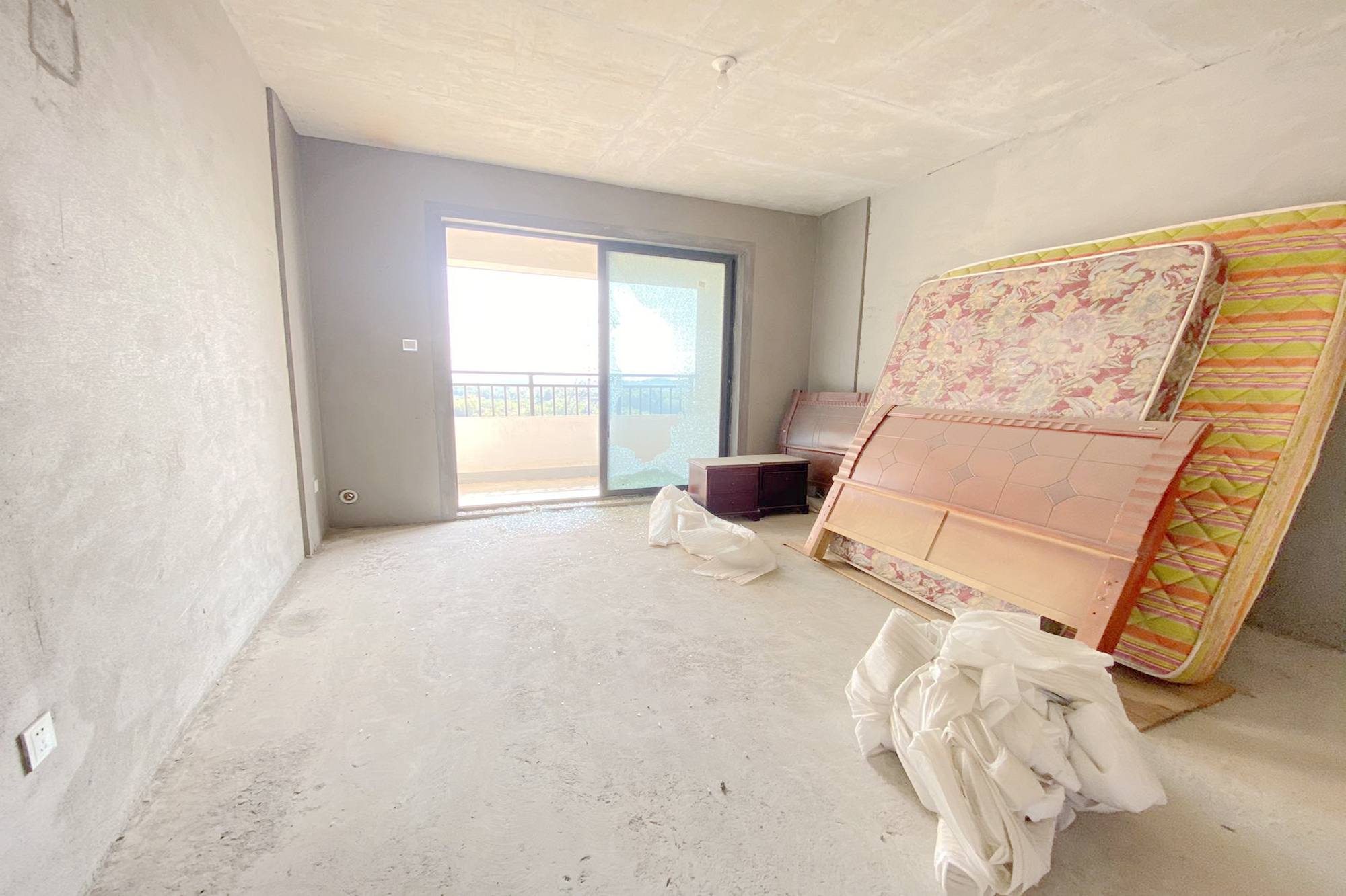 云栖国际  3室2厅2卫    70.8万 云栖国际  3室2厅2卫    70.8万客厅