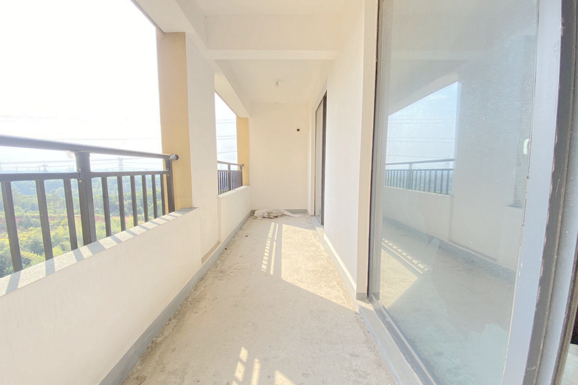 云栖国际  3室2厅2卫    70.8万 云栖国际  3室2厅2卫    70.8万阳台