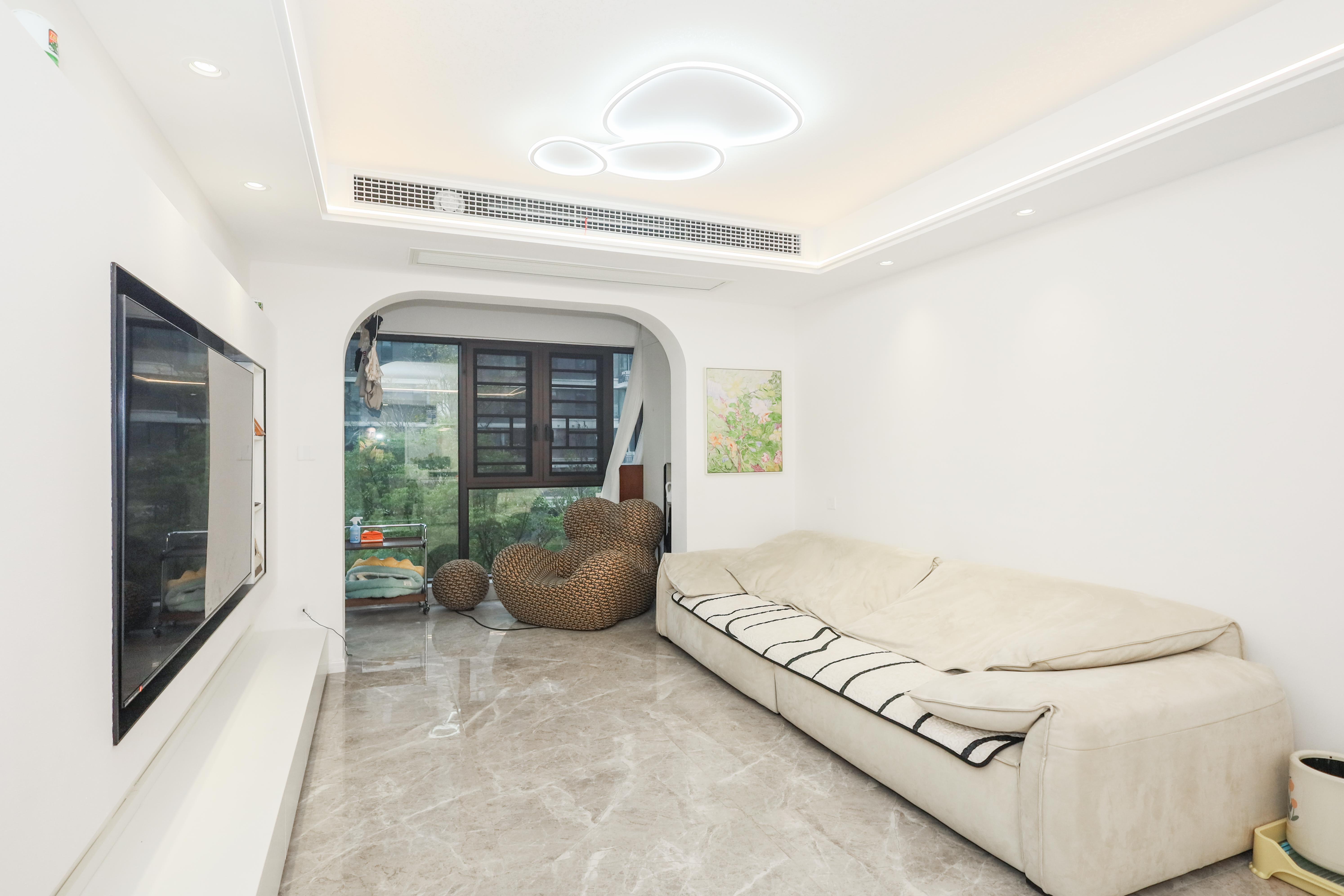 旭辉铂宸府 3室2厅2卫 120.0万 旭辉铂宸府 3室2厅2卫 120.0万客厅