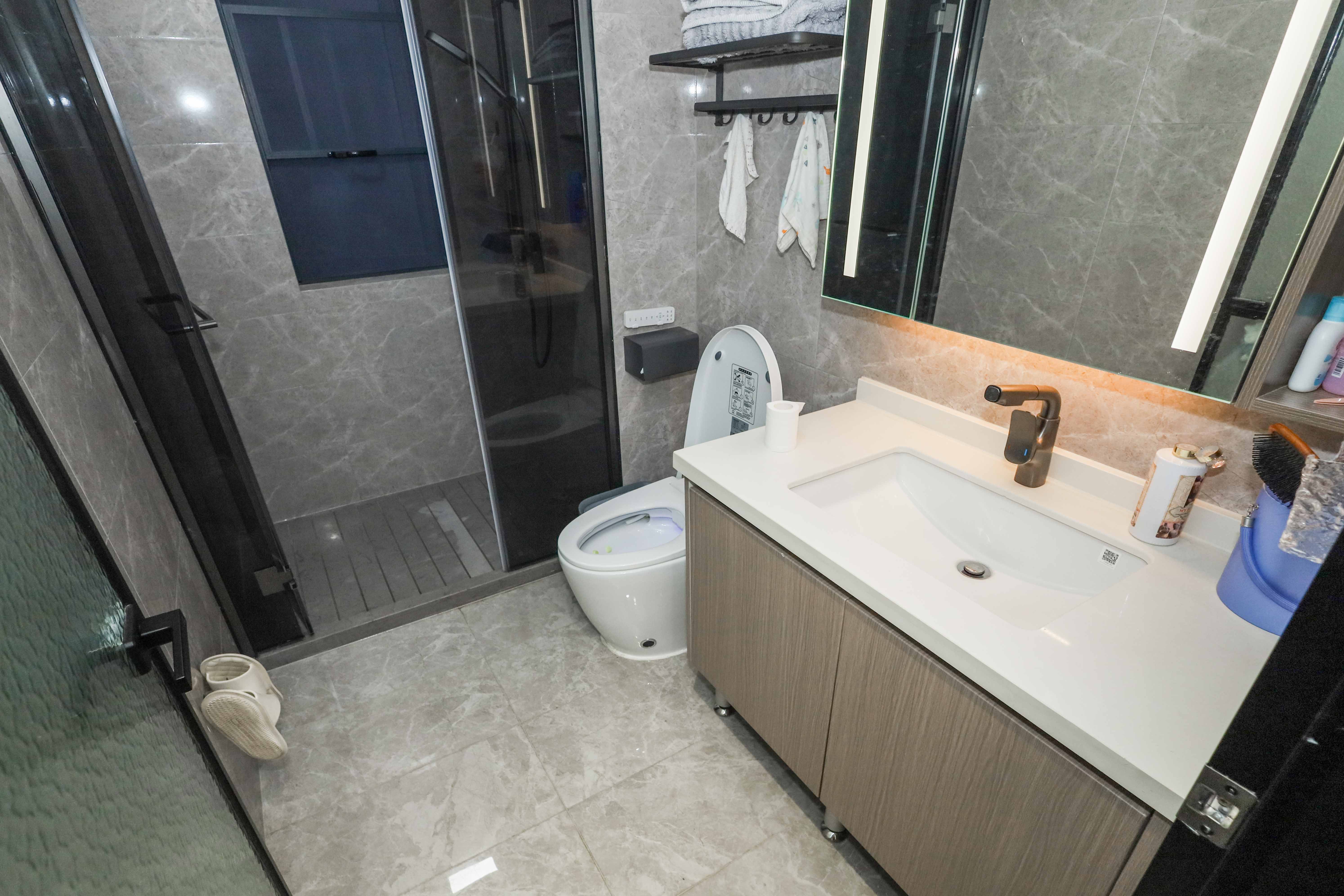 旭辉铂宸府 3室2厅2卫 120.0万 旭辉铂宸府 3室2厅2卫 120.0万卫生间