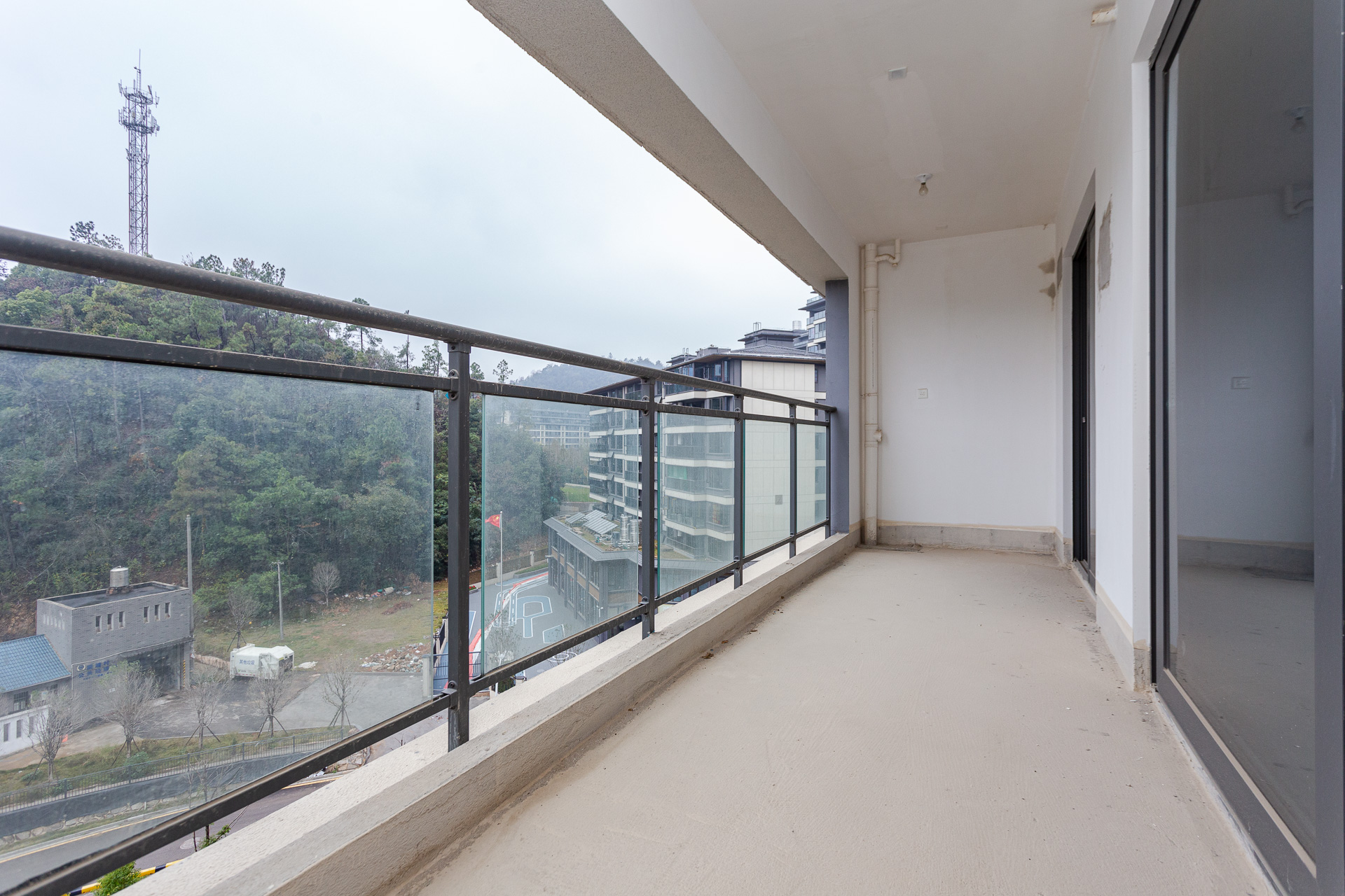 新城观山印  4室2厅2卫   150.00万阳台