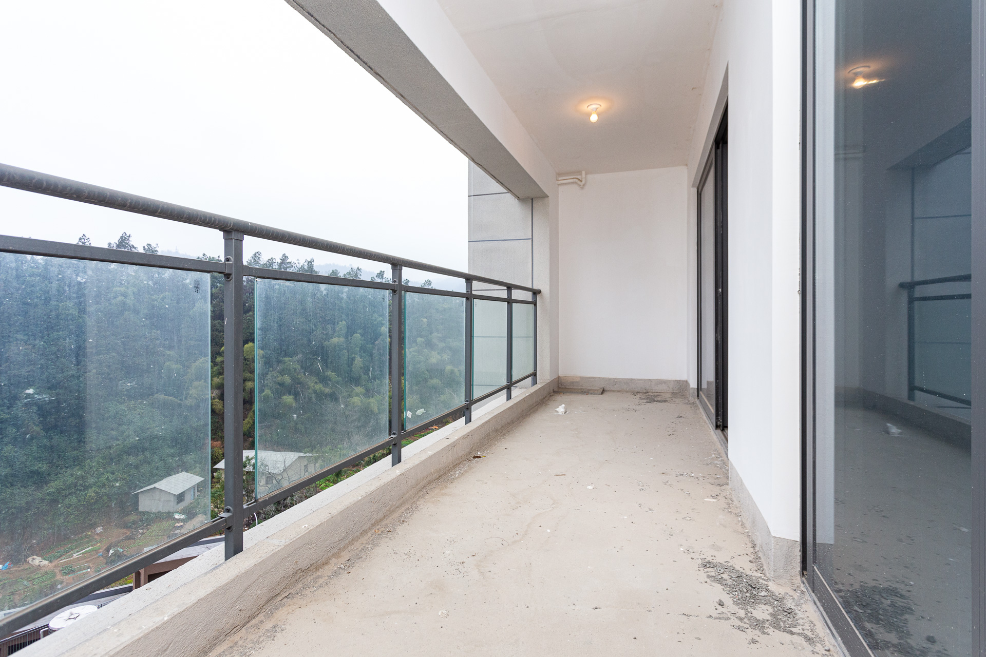 新城观山印  4室2厅2卫   175.00万阳台