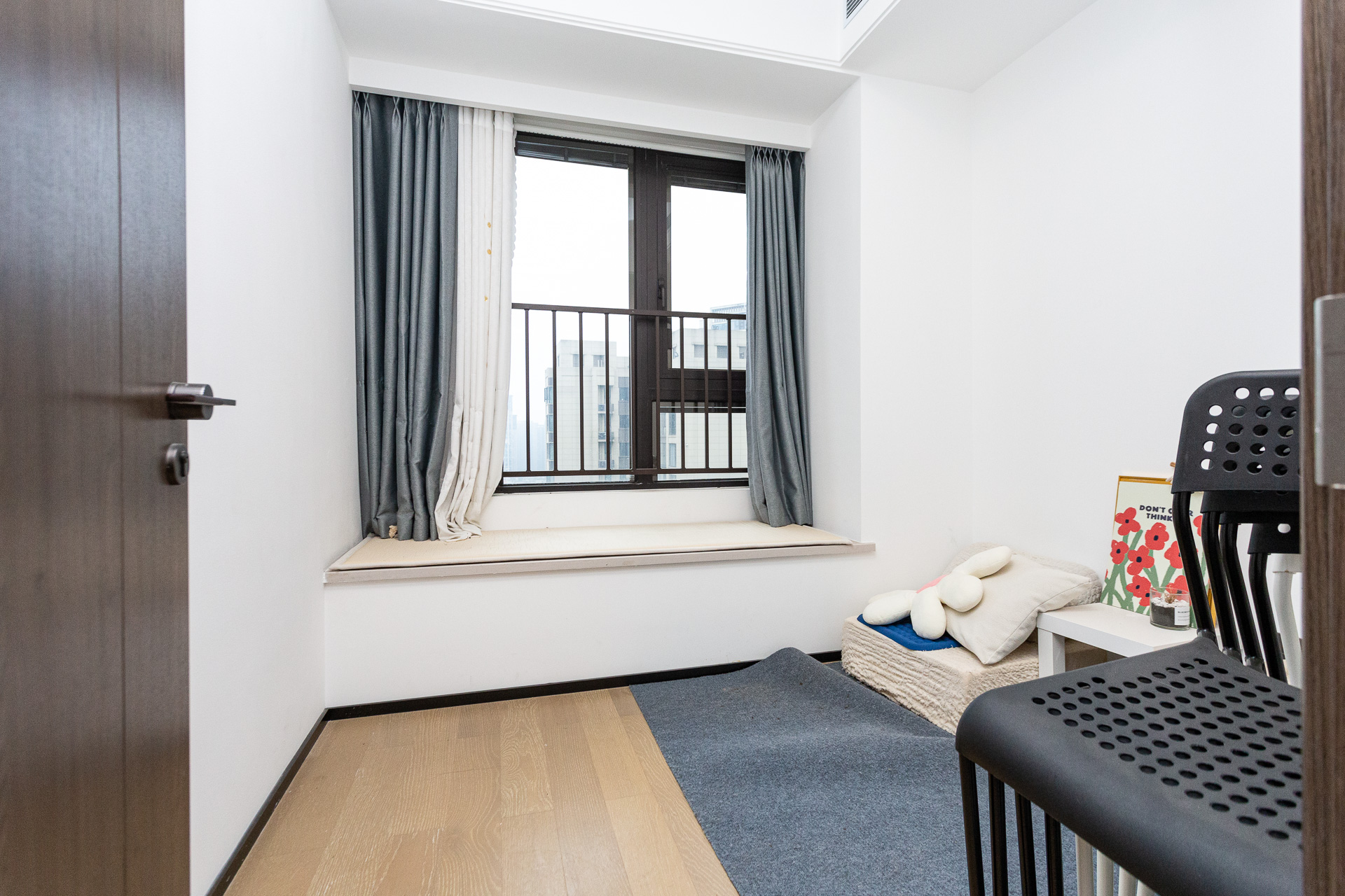 万科滨河道 3室2厅2卫 128.0万 万科滨河道 3室2厅2卫 128.0万卧室